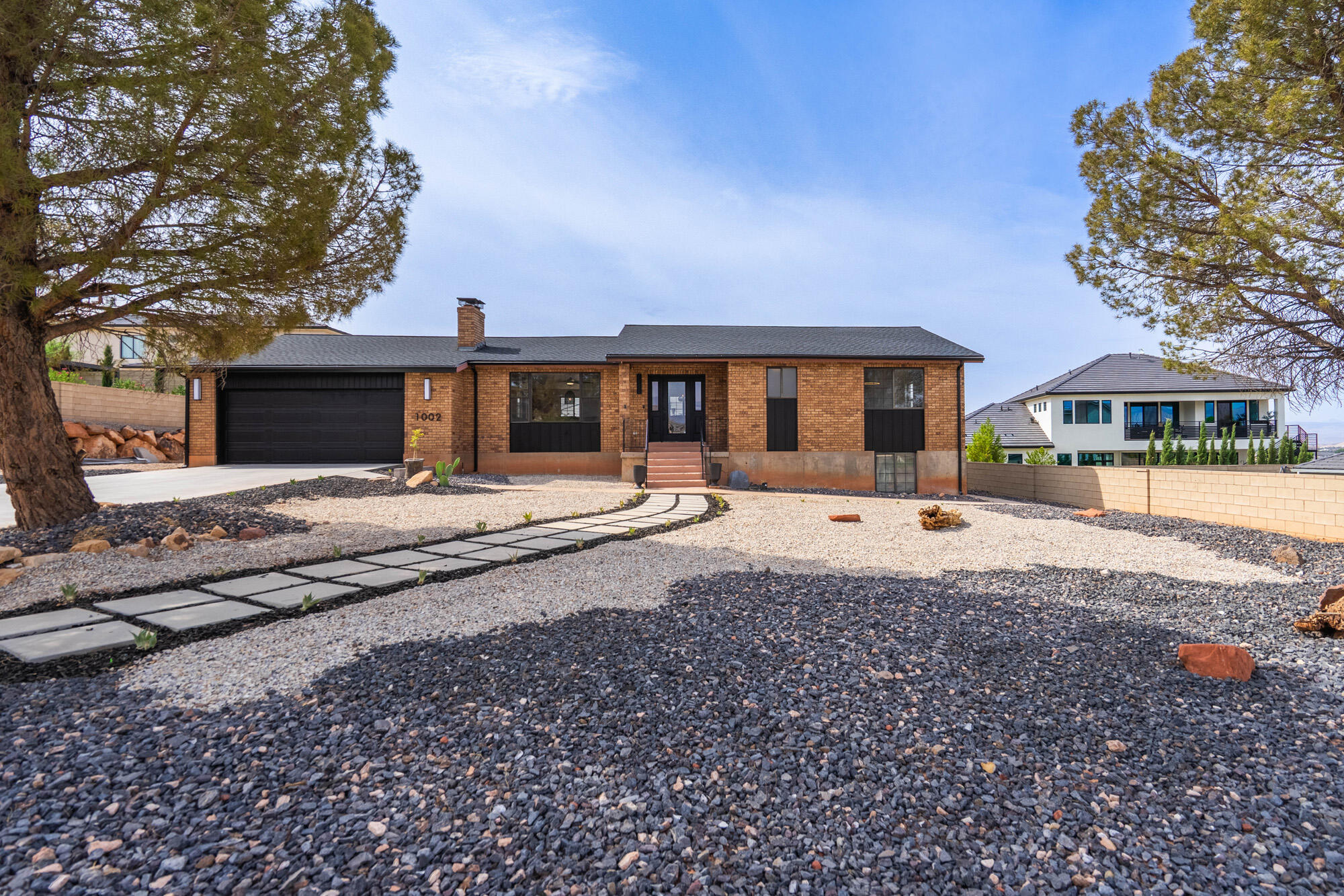 1002 E Crooked Creek Dr — photo