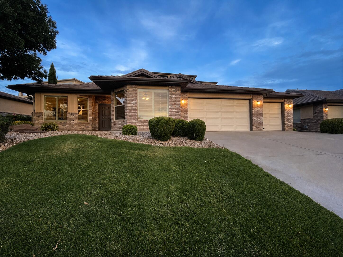 709 W Windsor Dr — photo