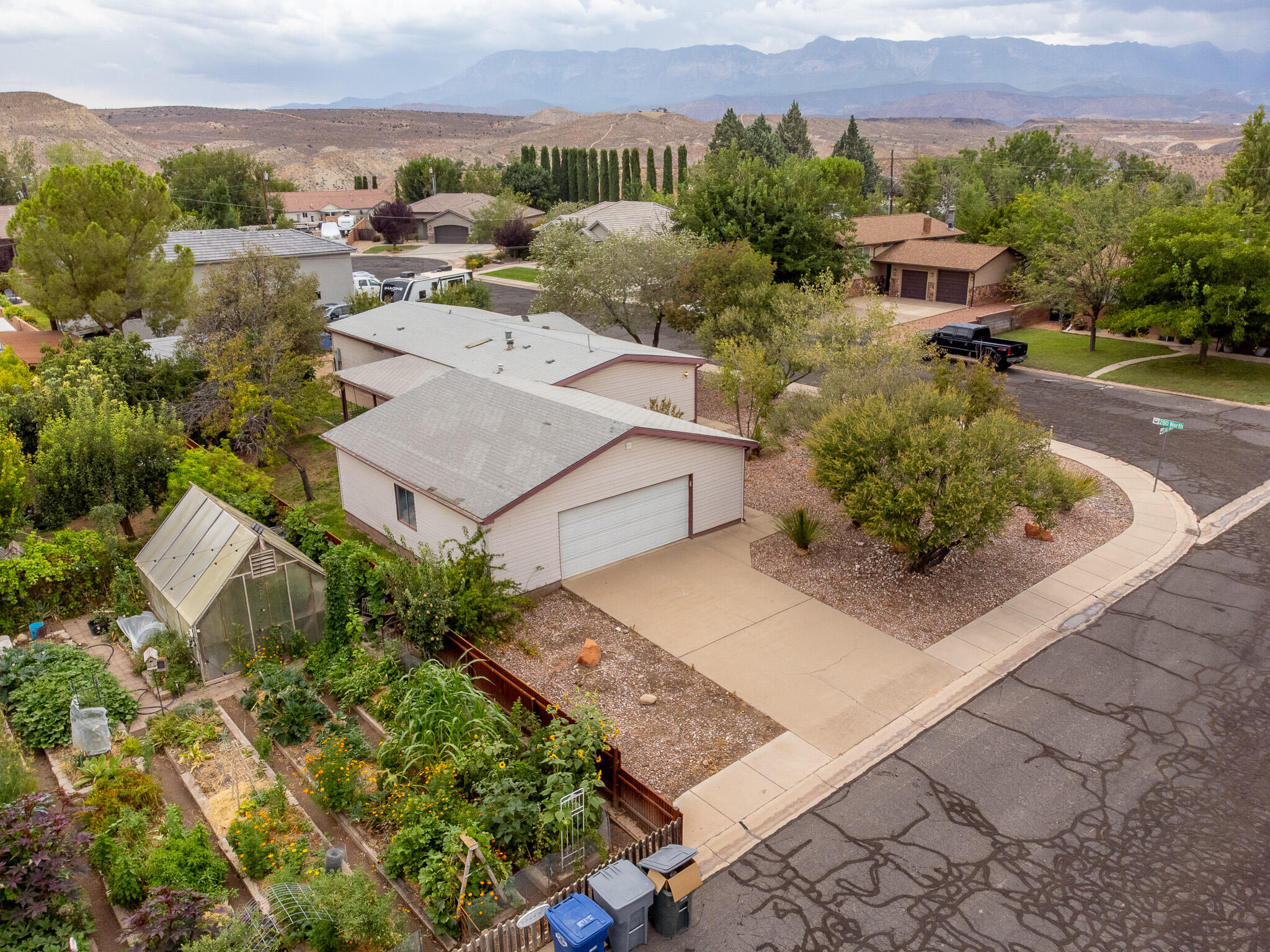 395 W Pear Ln — photo