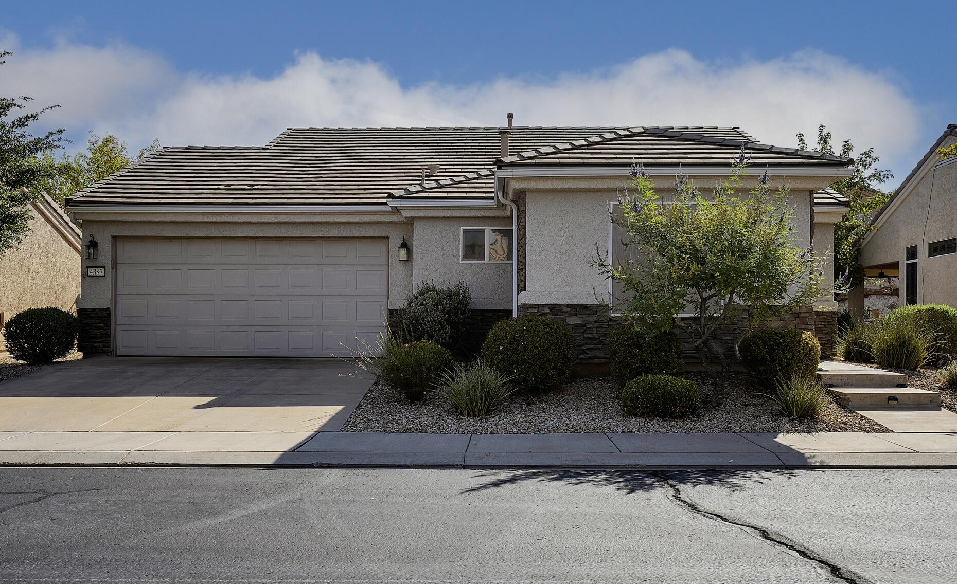 4387 S Kiva Hill Dr — photo