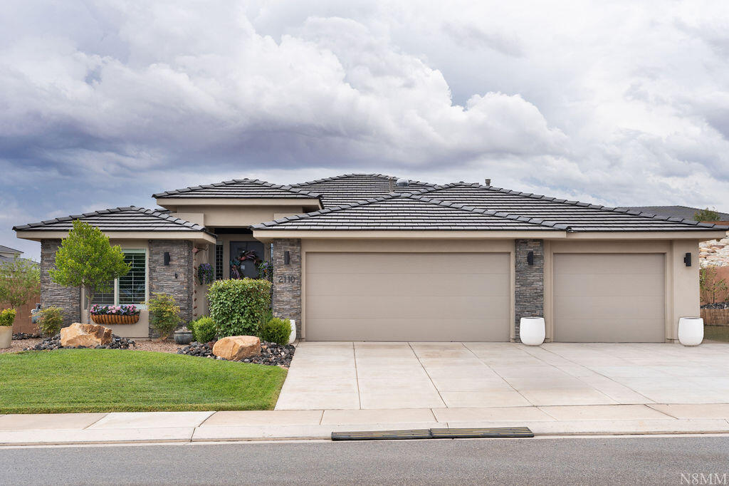 2110 E Mountain Trail — photo