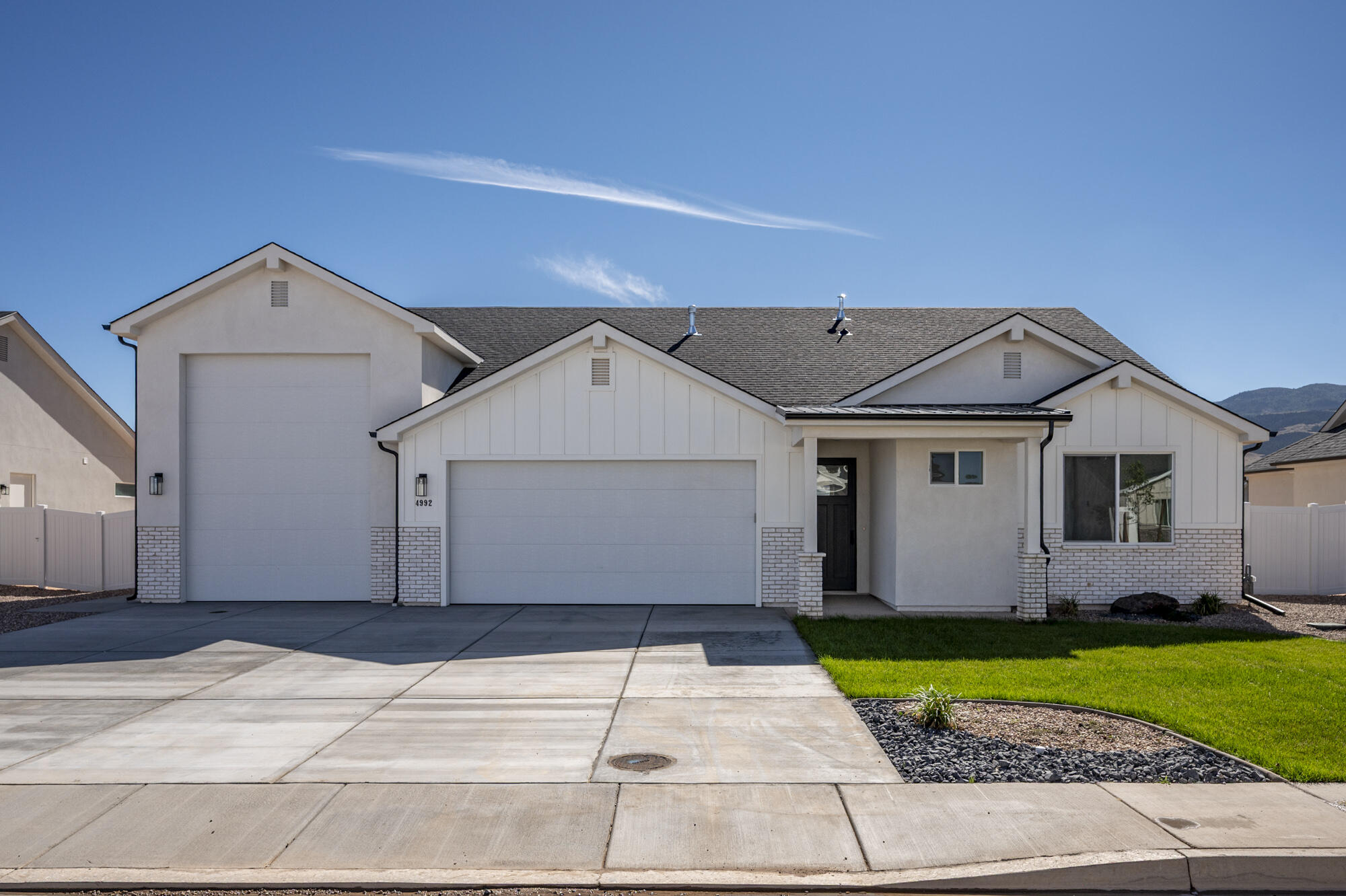 4992 N 75 E — photo