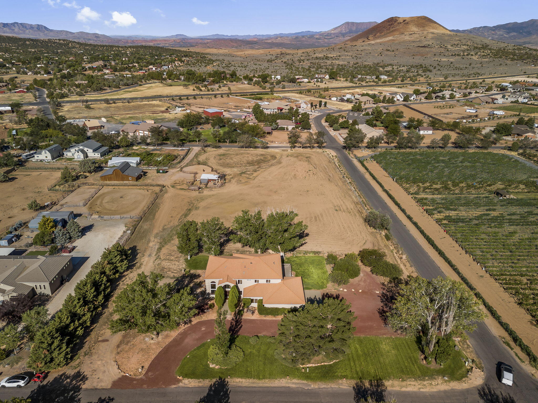 1217 N Horsemans Park Dr — photo