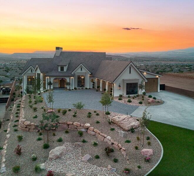 3021 E Banded Hills Dr — photo
