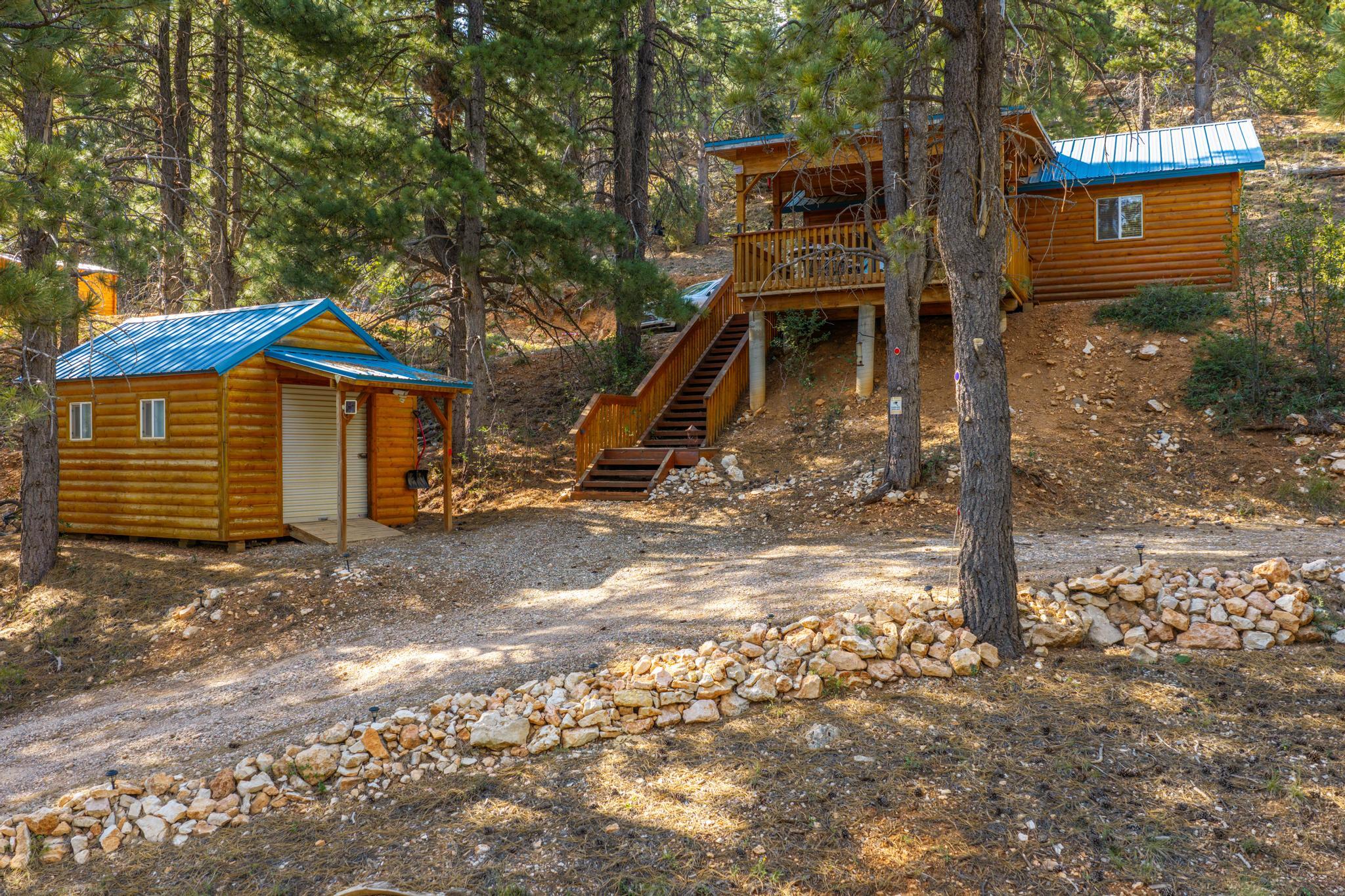 2225 E Sidehill Dr — photo