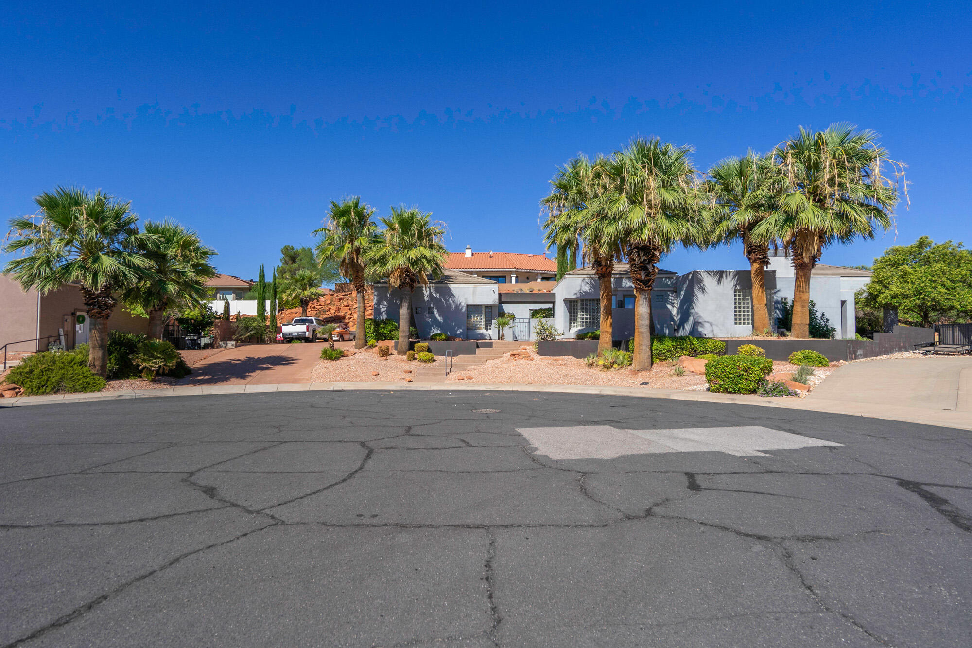 301 N Fairway Cir — photo