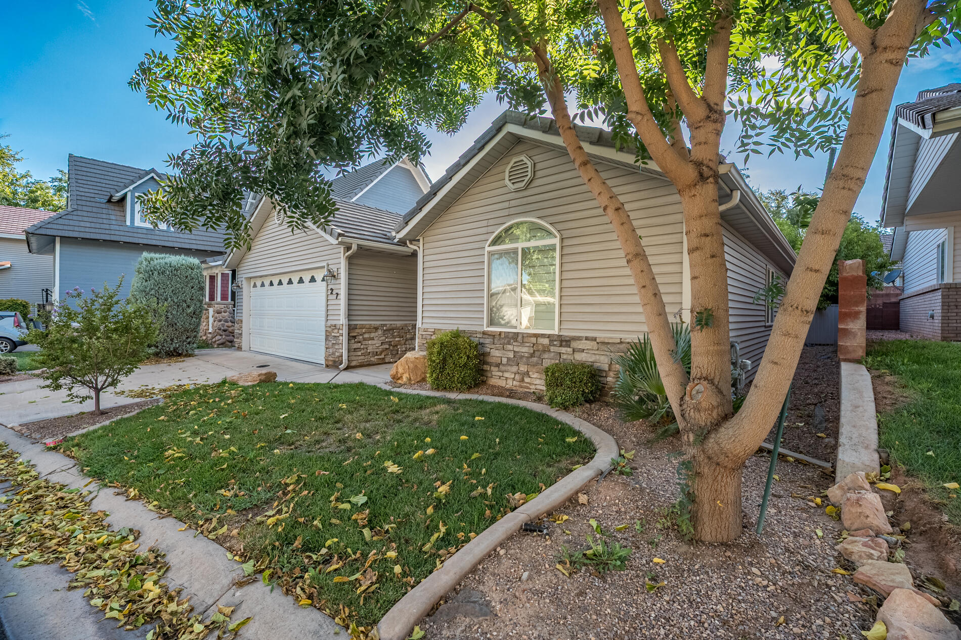 351 S Valley View Dr 27 — photo