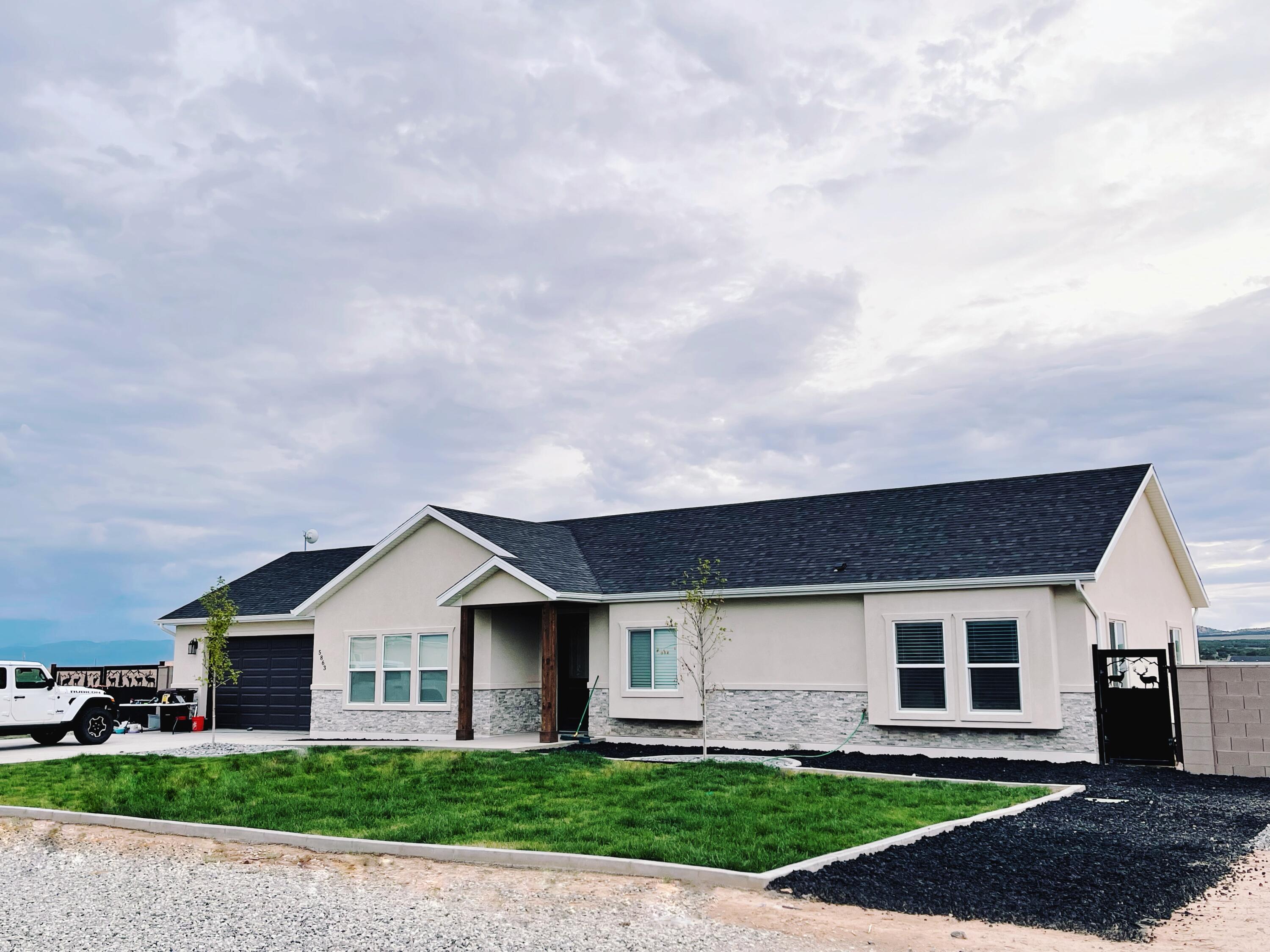 5863 N 3425 W — photo