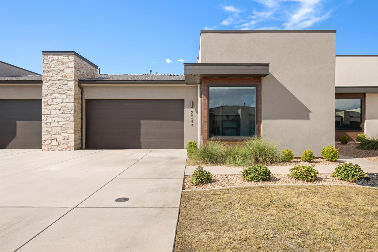 2943 E Snowberry Dr — photo