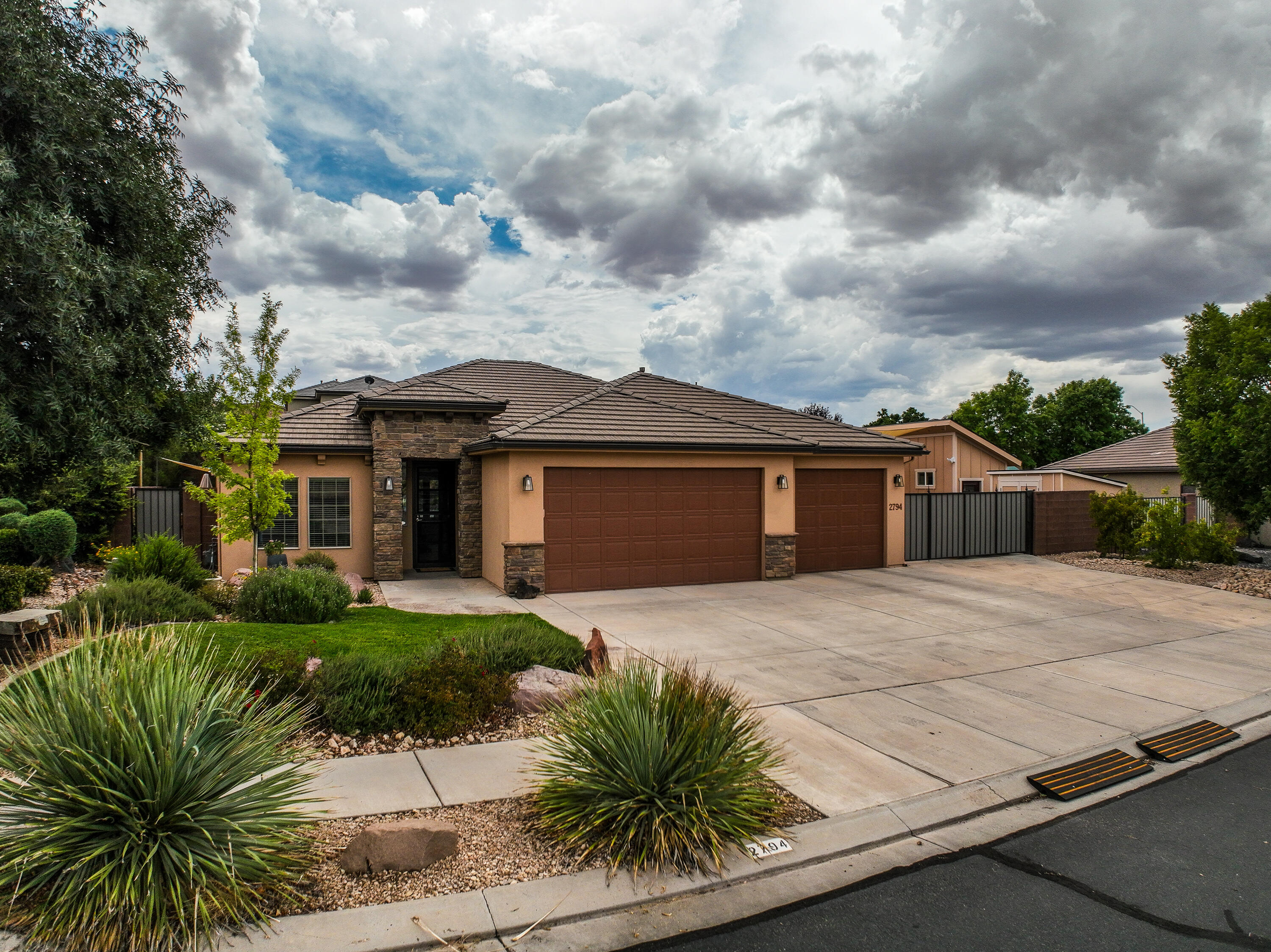 2794 E Carmine Dr — photo