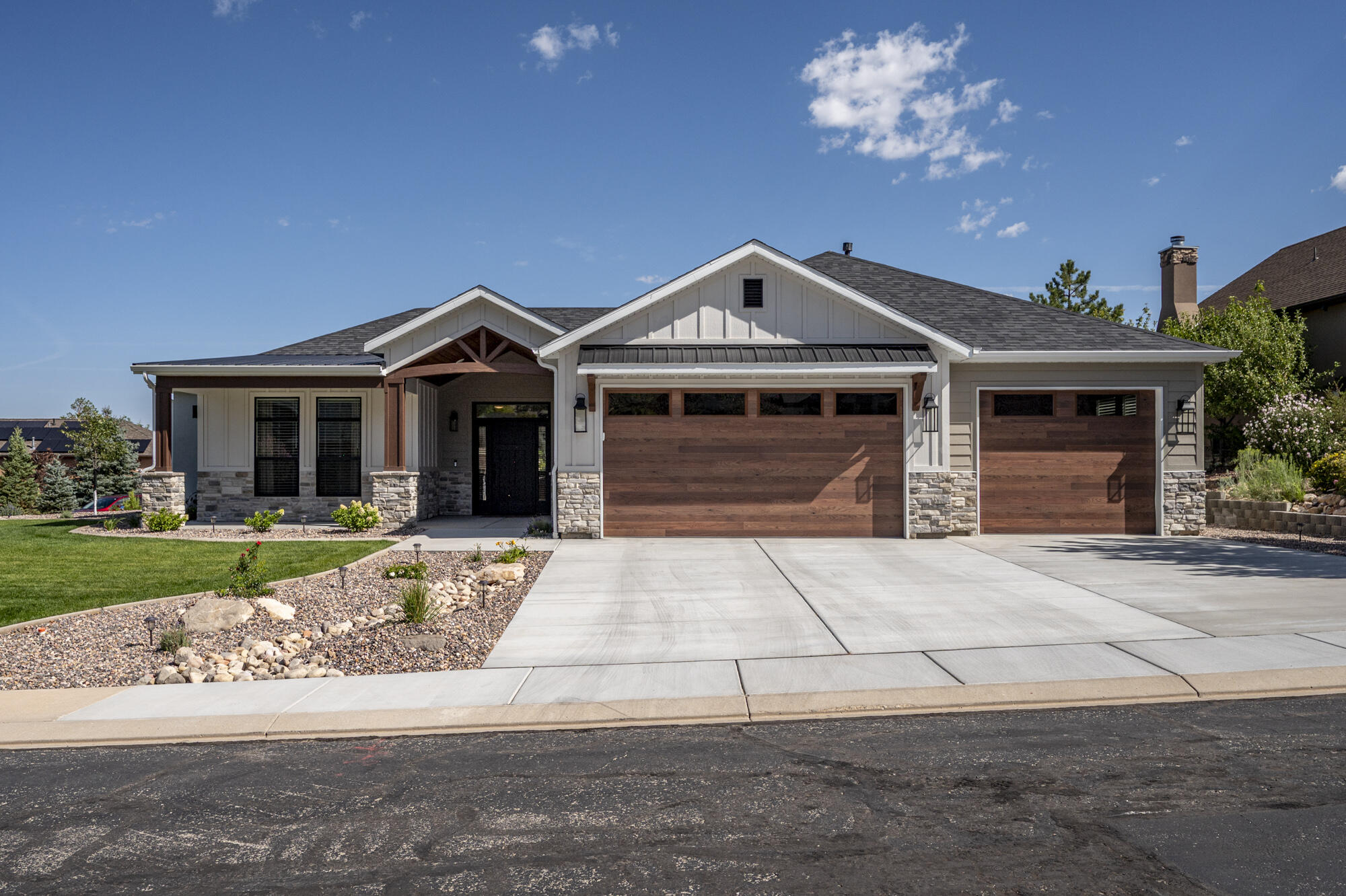 1017 E Cellowood Ln — photo