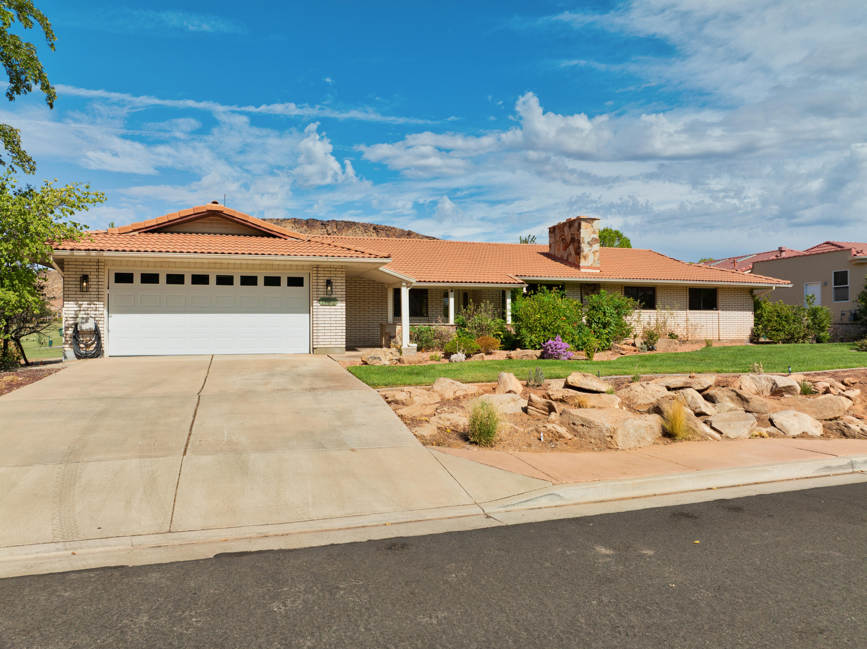 1130 W Wesley Powell Dr — photo