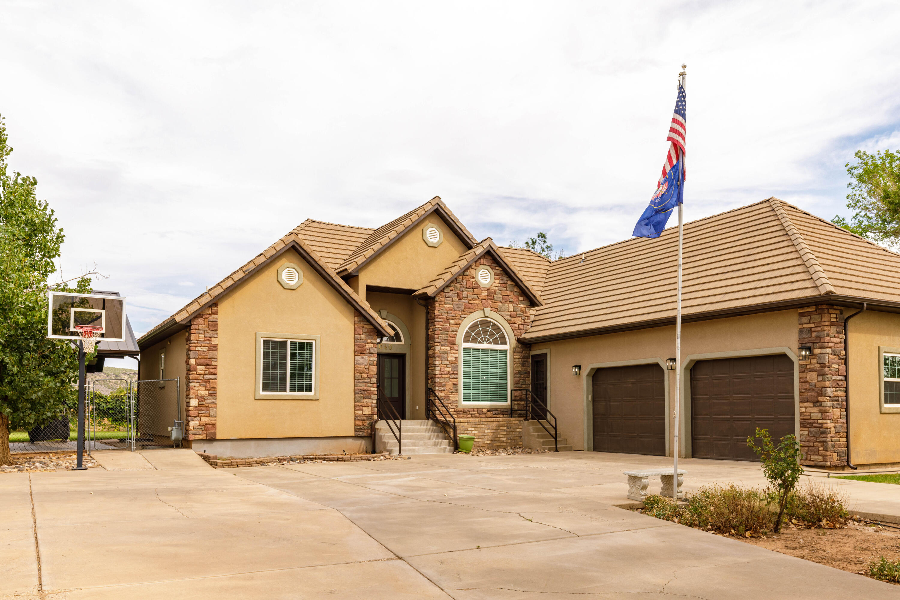 8040 N Onyx Ct — photo