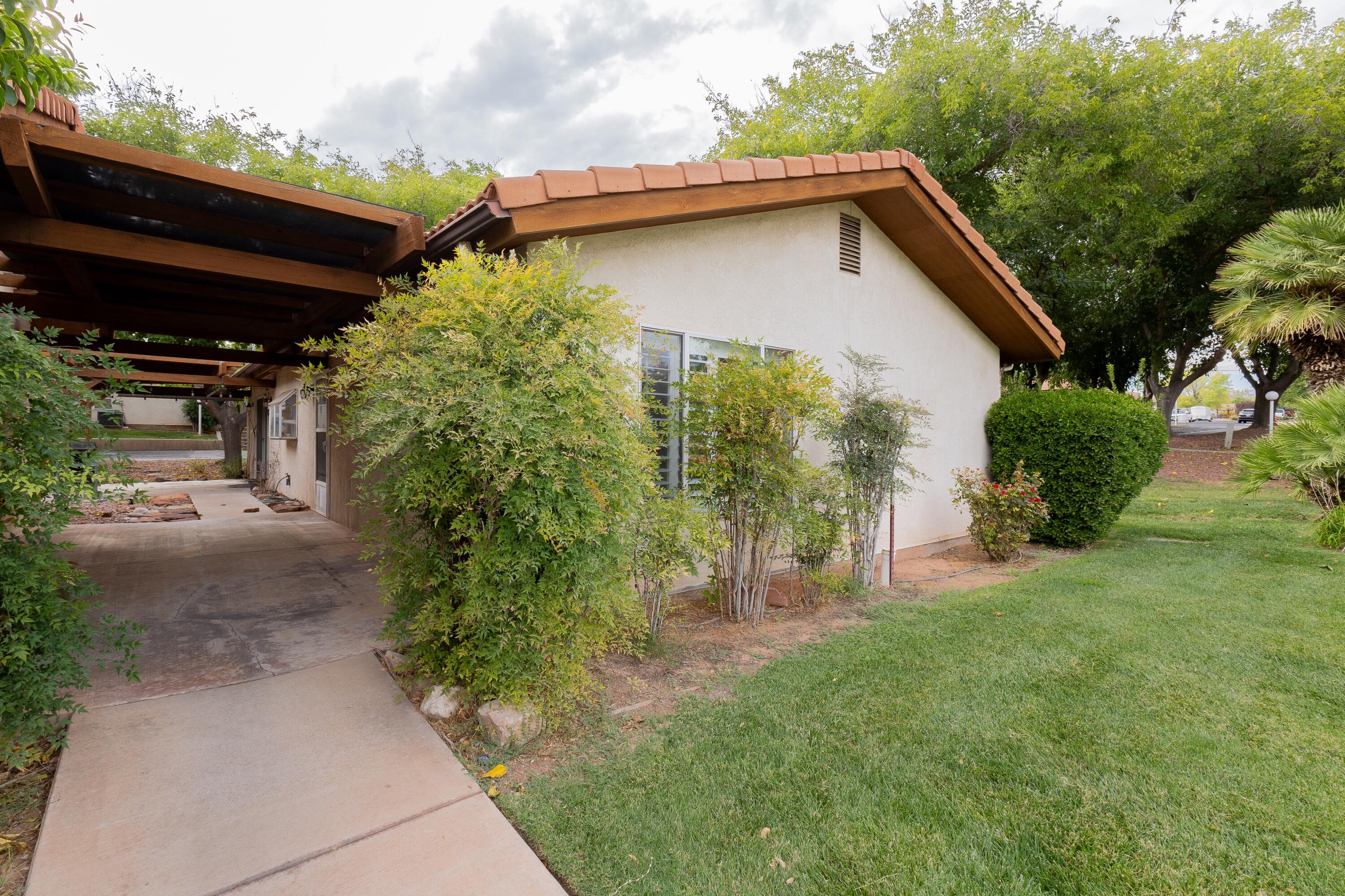 320 N Sunflower Dr #21 — photo
