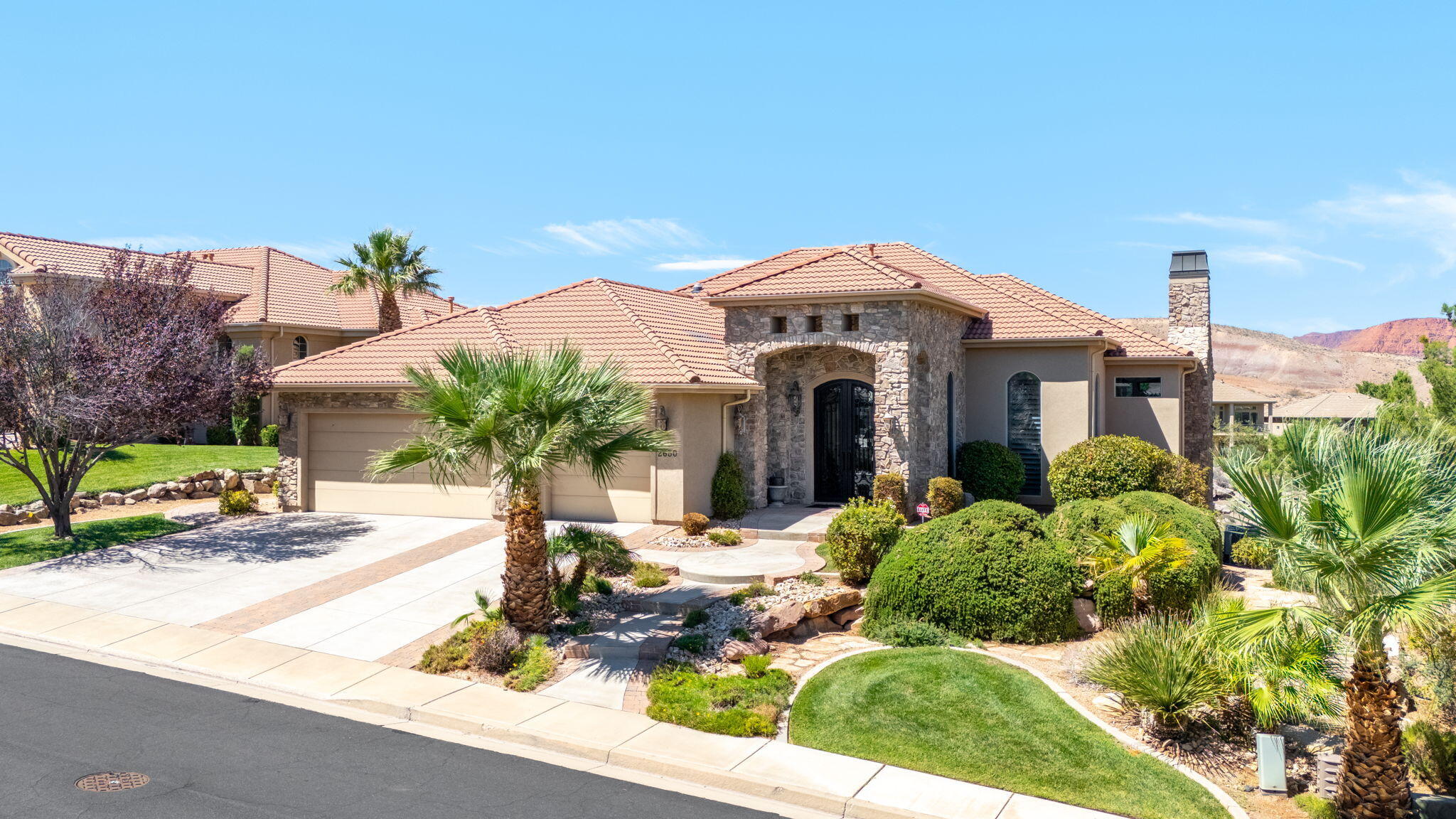 2650 W Canyon Ridge Rd — photo