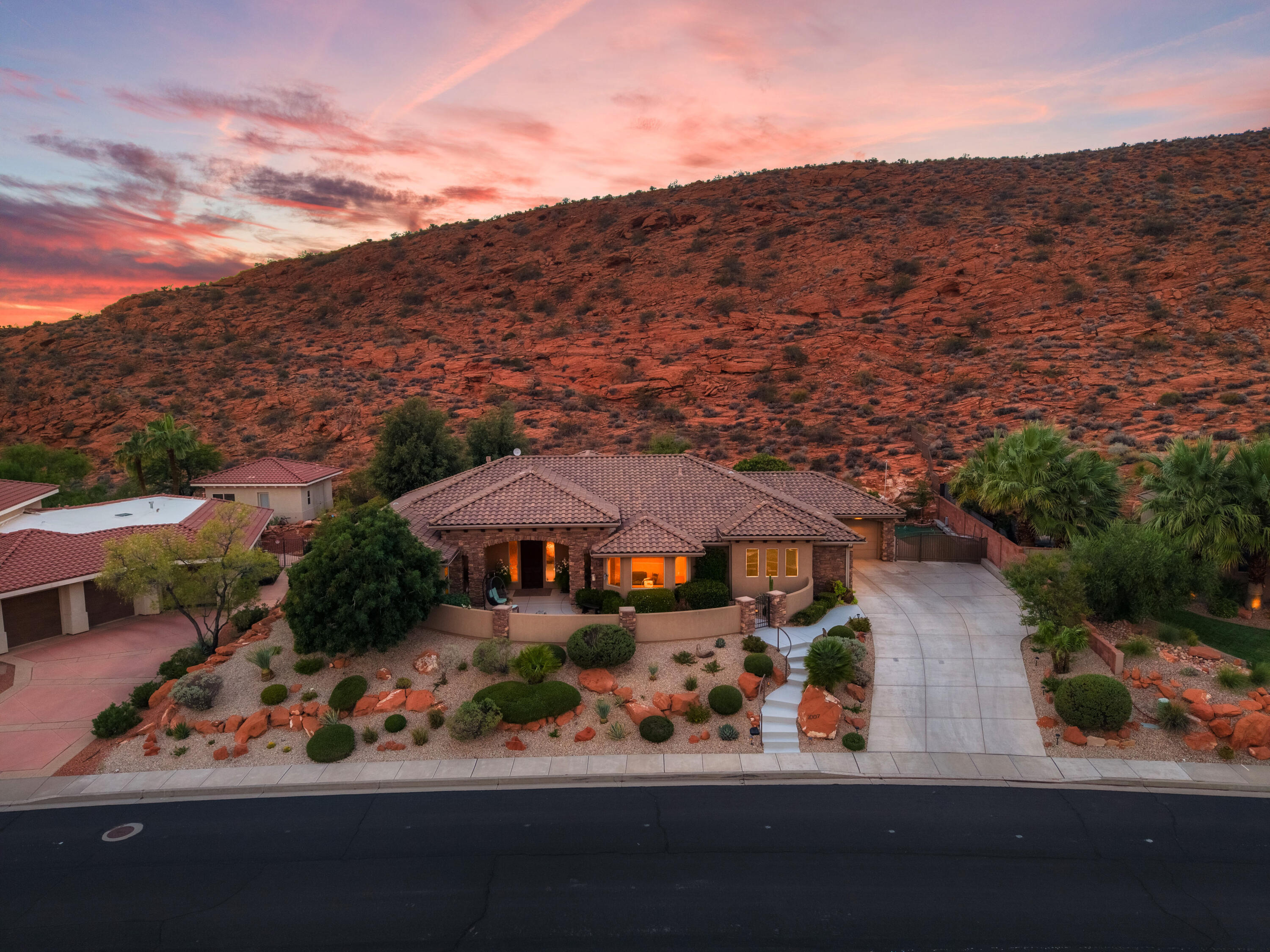 1007 N Sunset Dr — photo