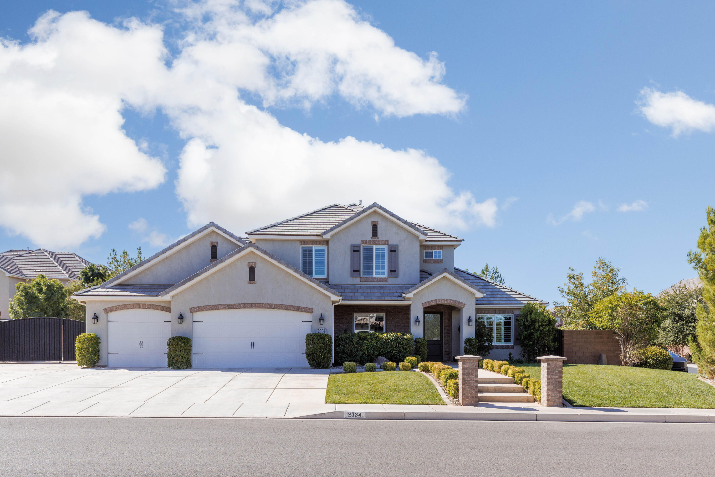 2334 E Crimson Ridge Dr — photo