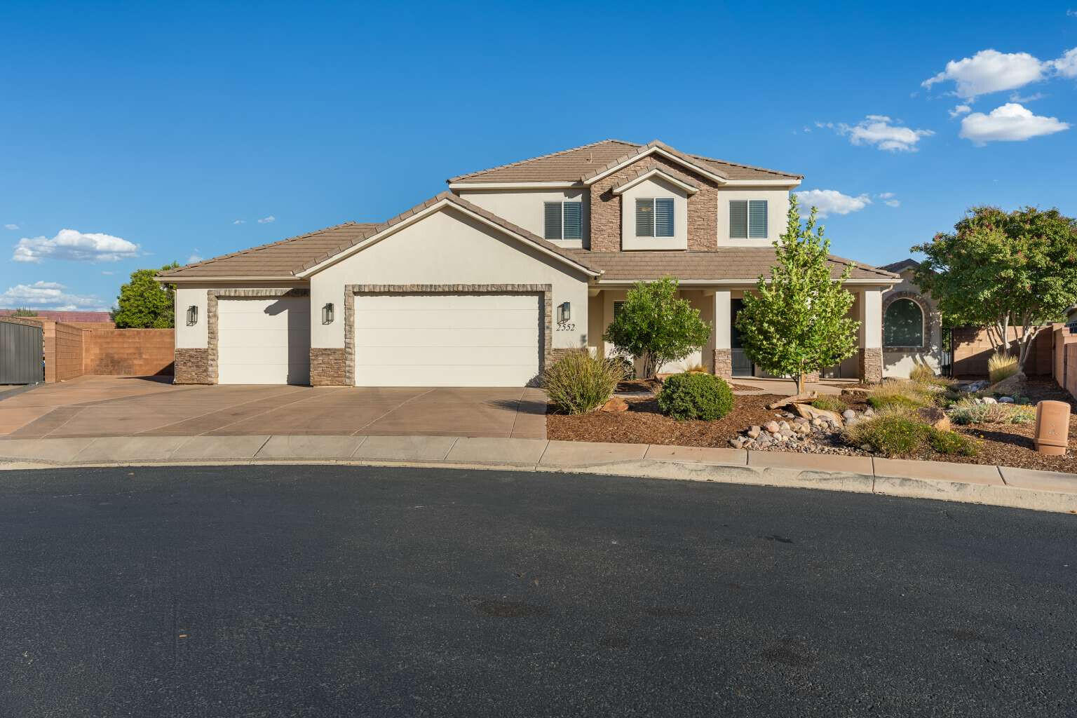 2552 2860 South Cir — photo