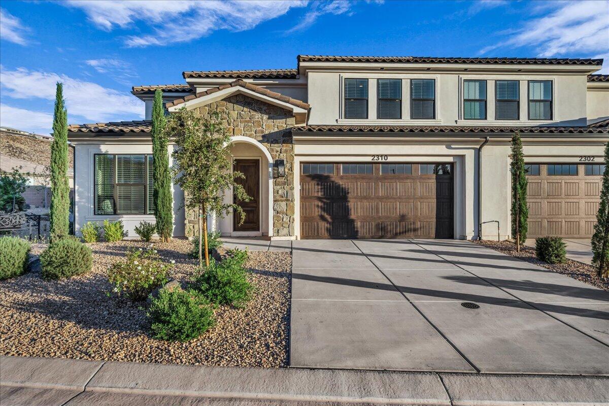 2310 E Arena Roja Dr — photo