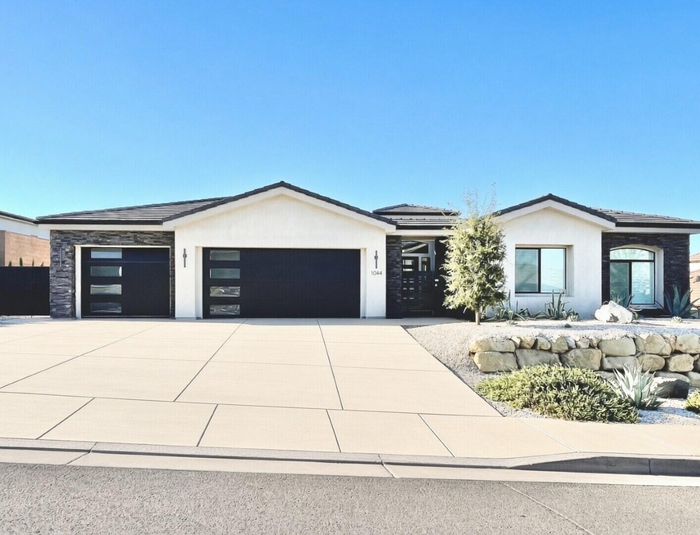 1044 E Corral Way — photo