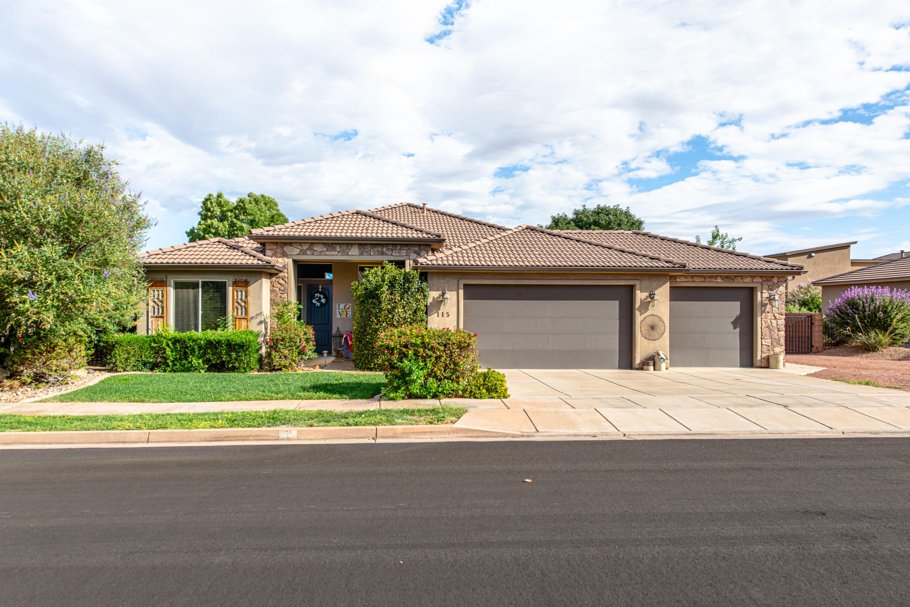 115 E Gold Bullion Way — photo