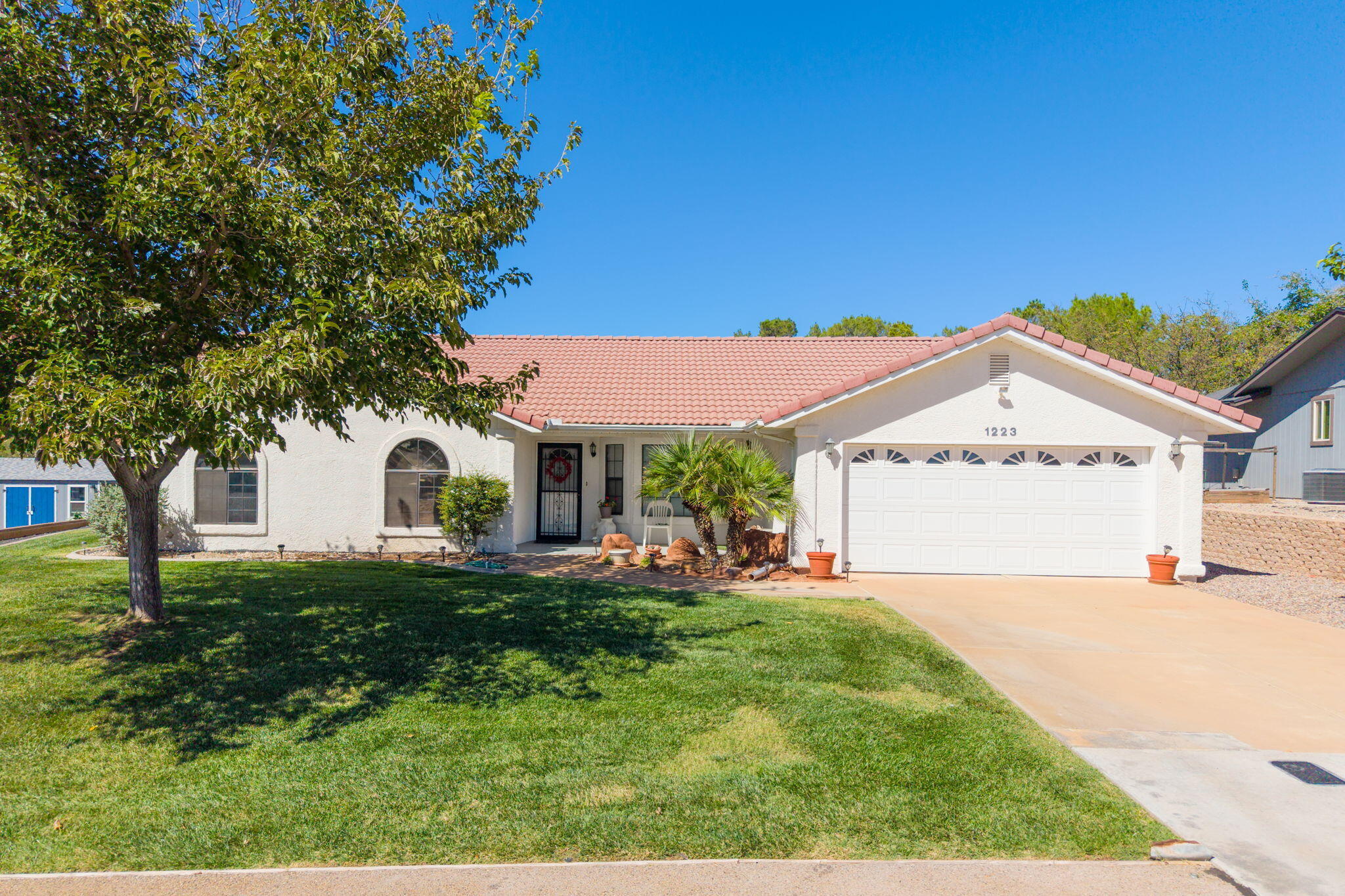 1223 E Mahogany Cir — photo