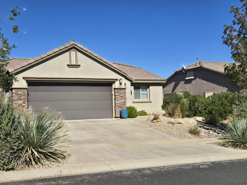 2615 E Hilltop Ledge Dr — photo