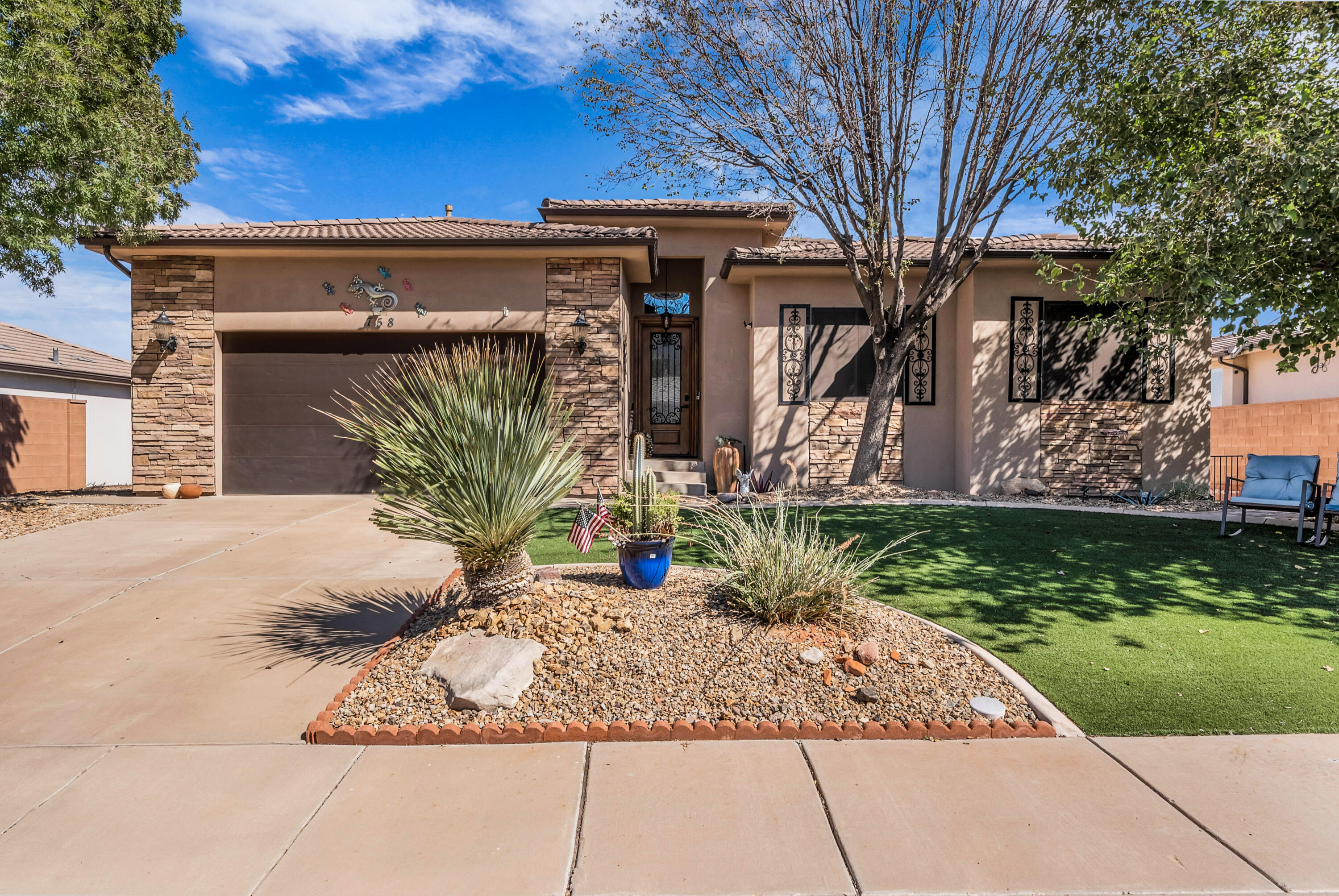 758 W Lava Pointe Dr — photo