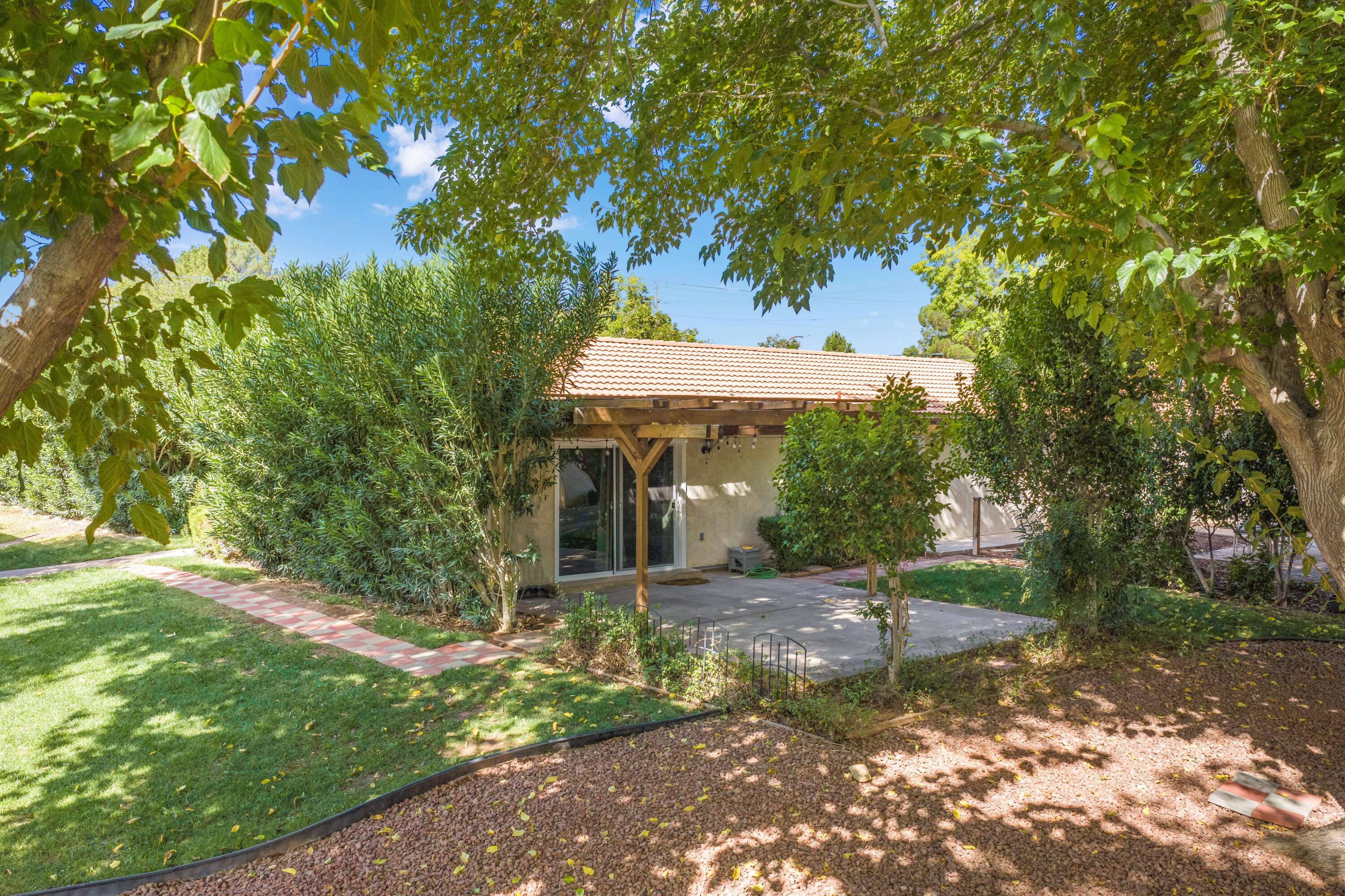 320 N Sunflower Dr Unit 4 — photo