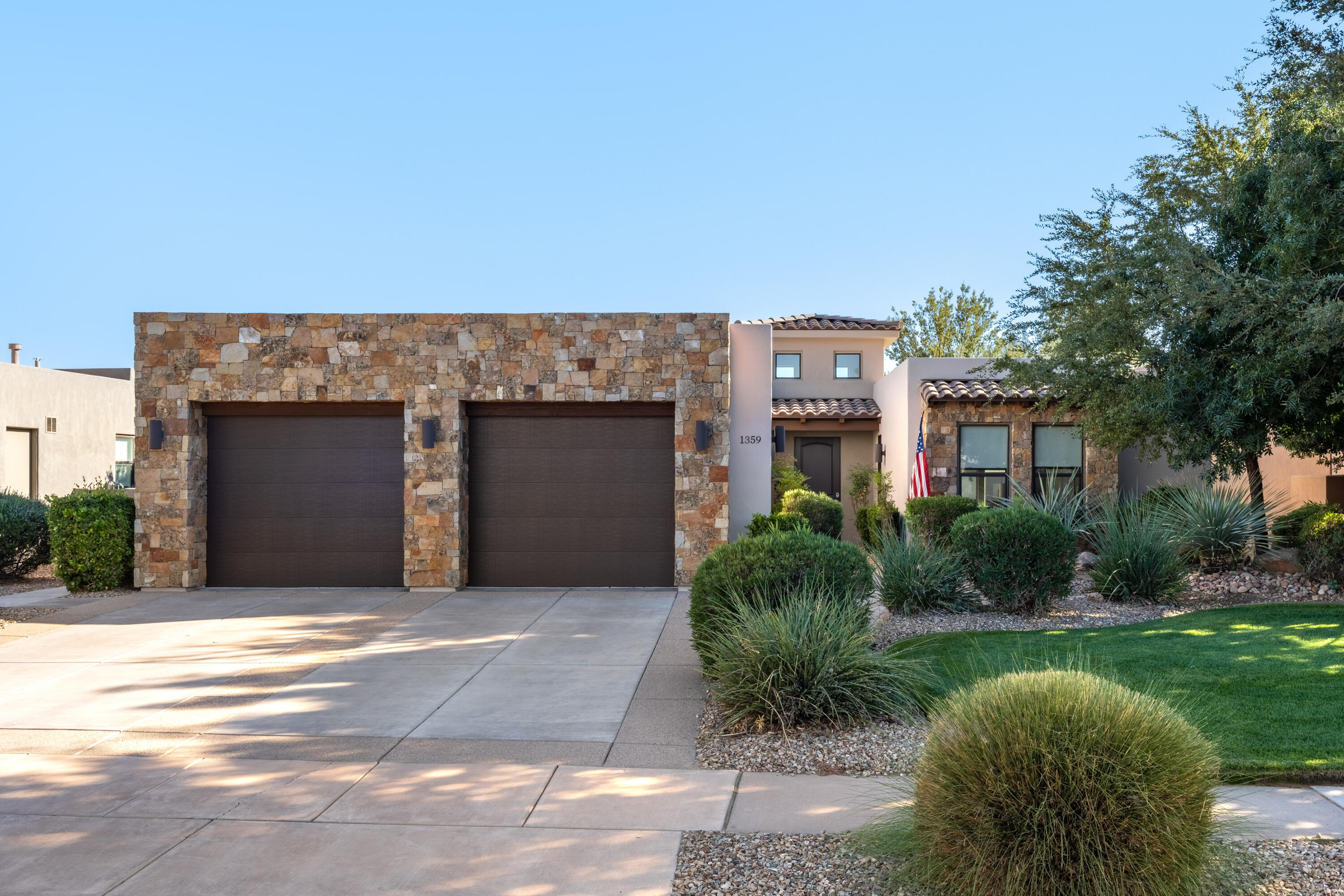 1359 W Shinnecock Cir — photo