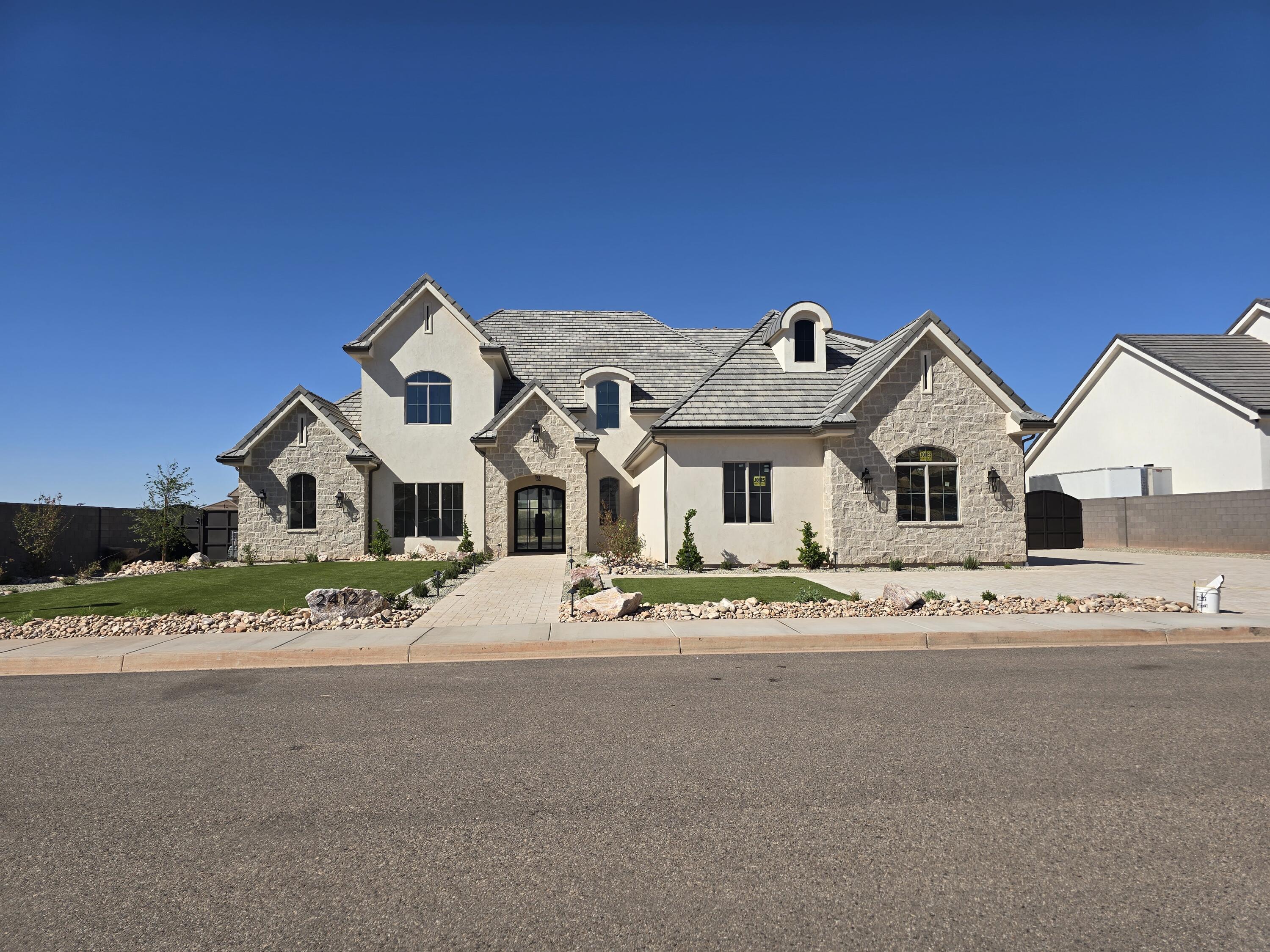 2412 S Breckenridge Dr — photo