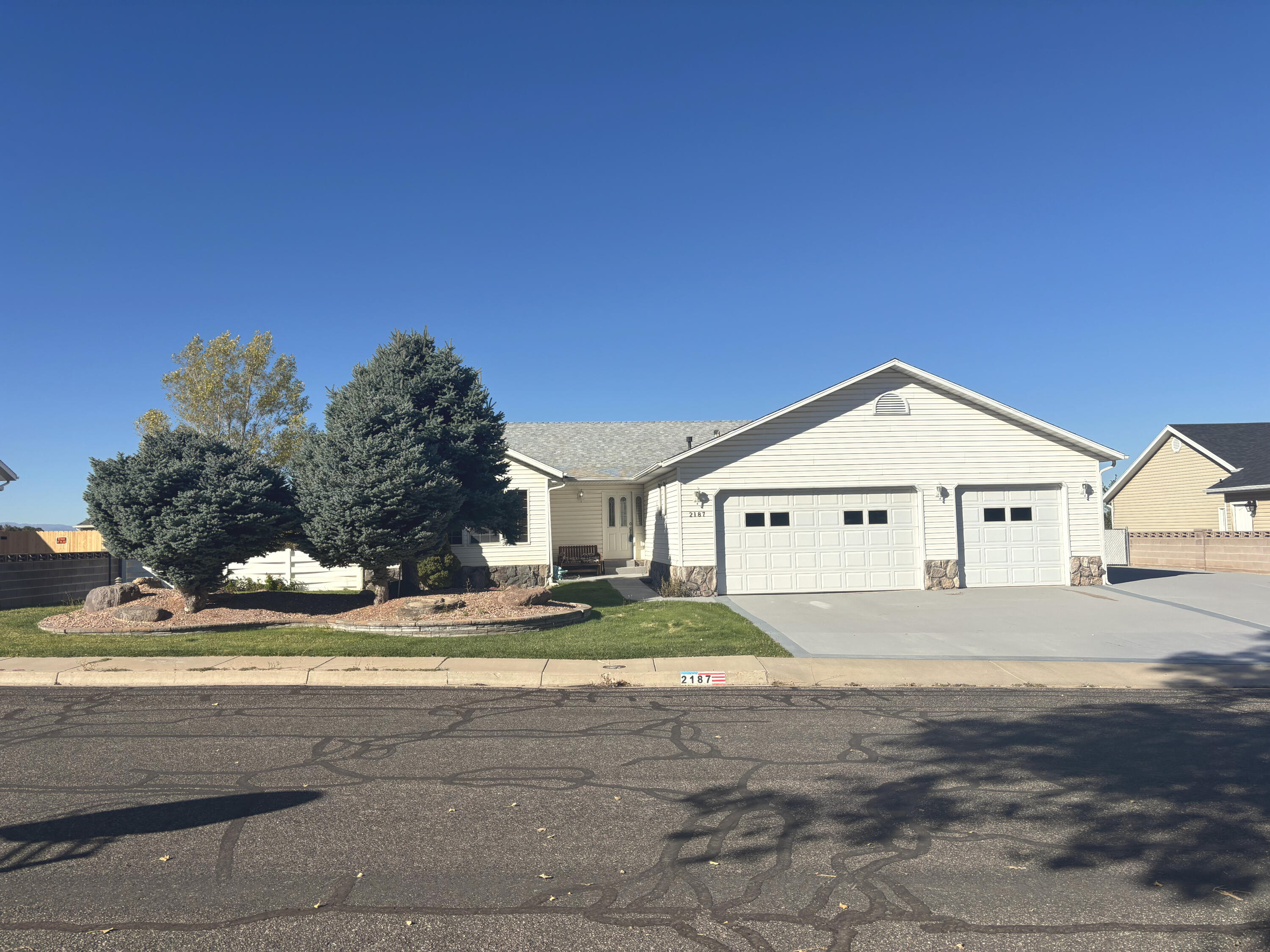 2187 N Sumack Cir — photo