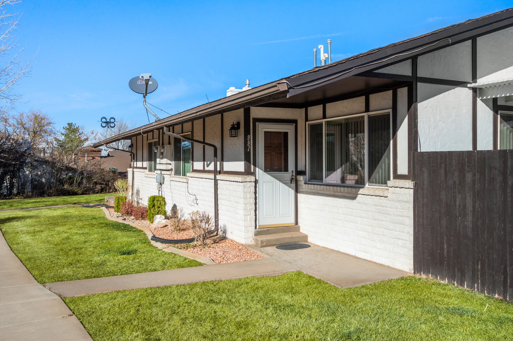 991 S Three Fountains Dr — photo