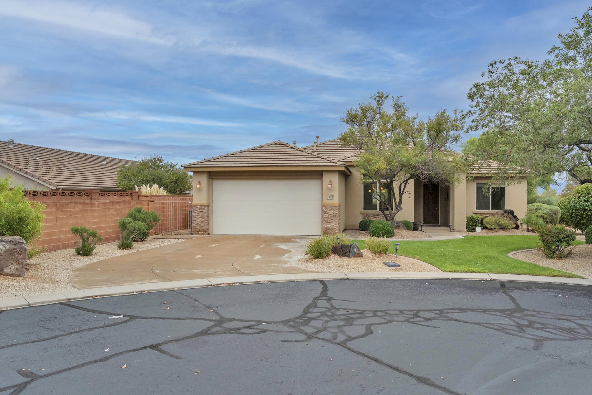 1172 N Ventana Dr — photo