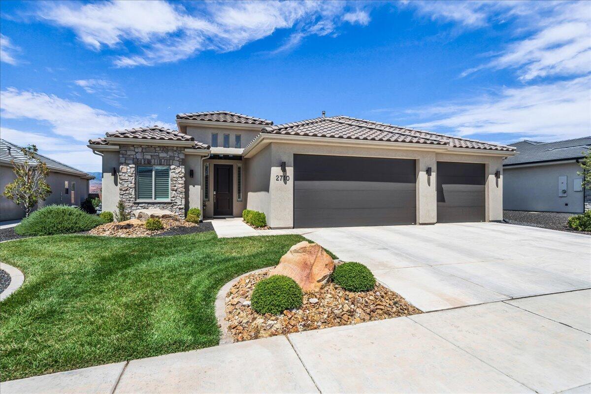 2710 W Columbo Ln — photo