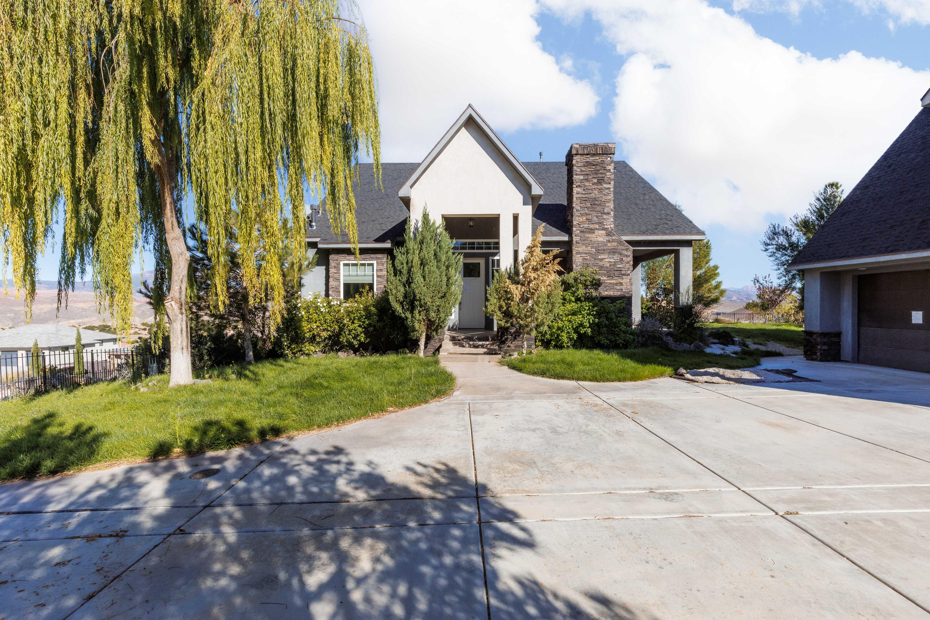 2321 W Ridge View Dr — photo