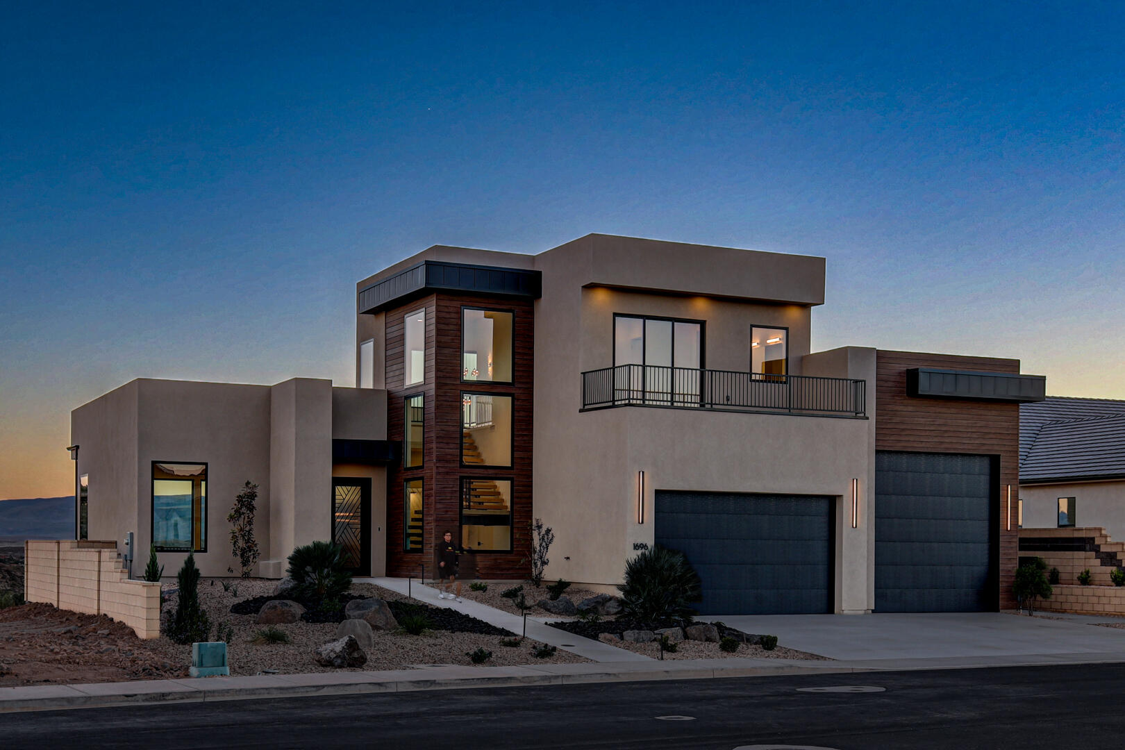 1696 E Howard Ln — photo