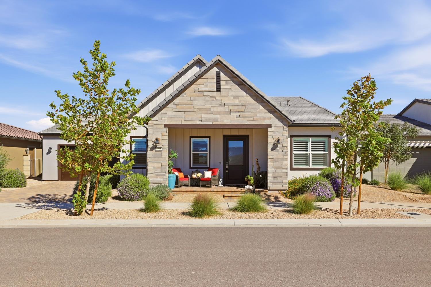 1226 W Cactus Wren Dr — photo