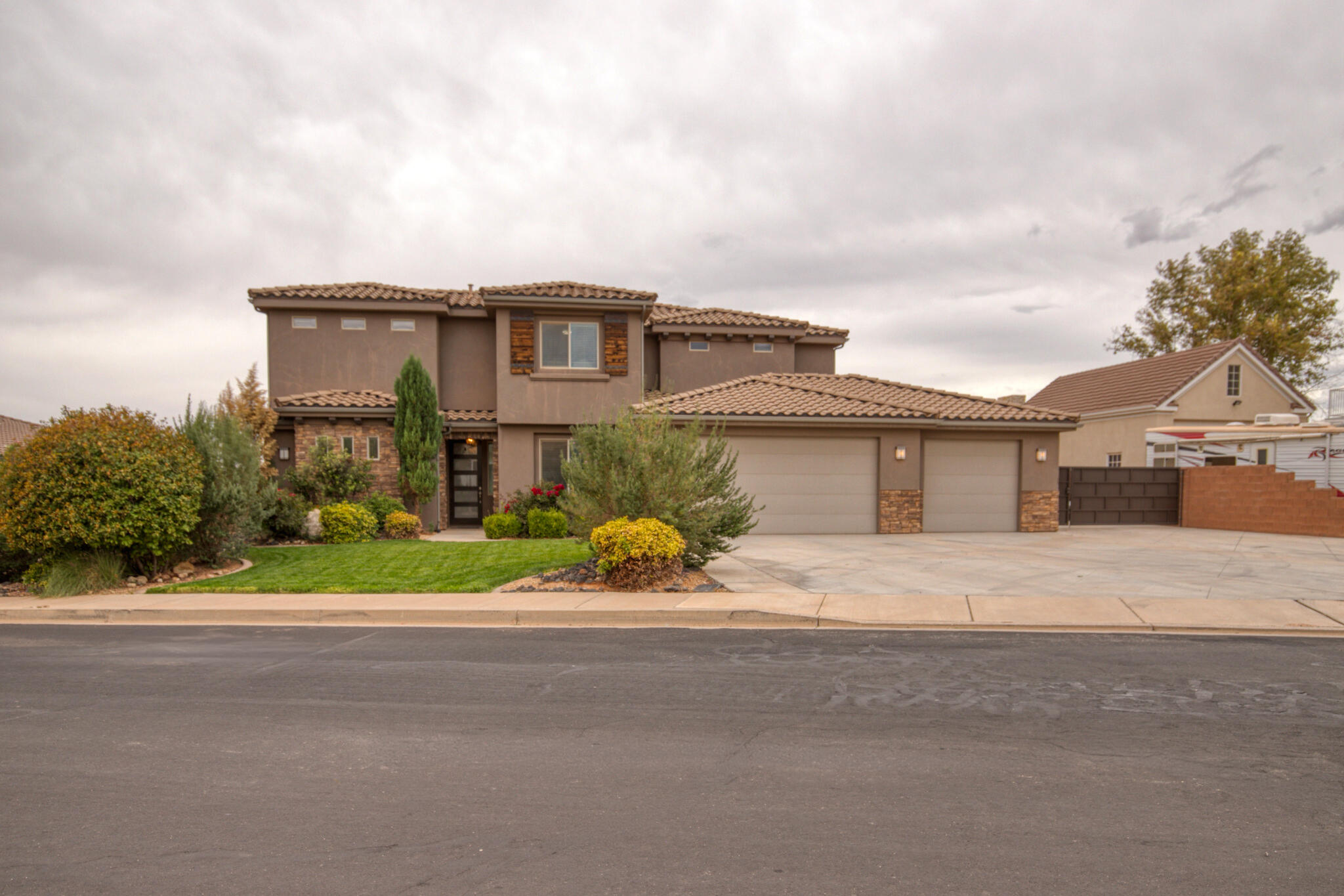 3240 S Noble Dr — photo