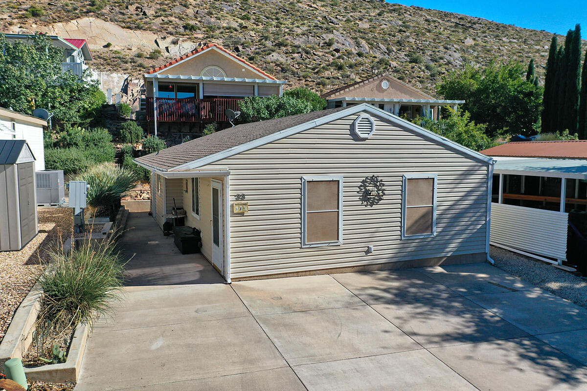 33 Redbluff Dr — photo