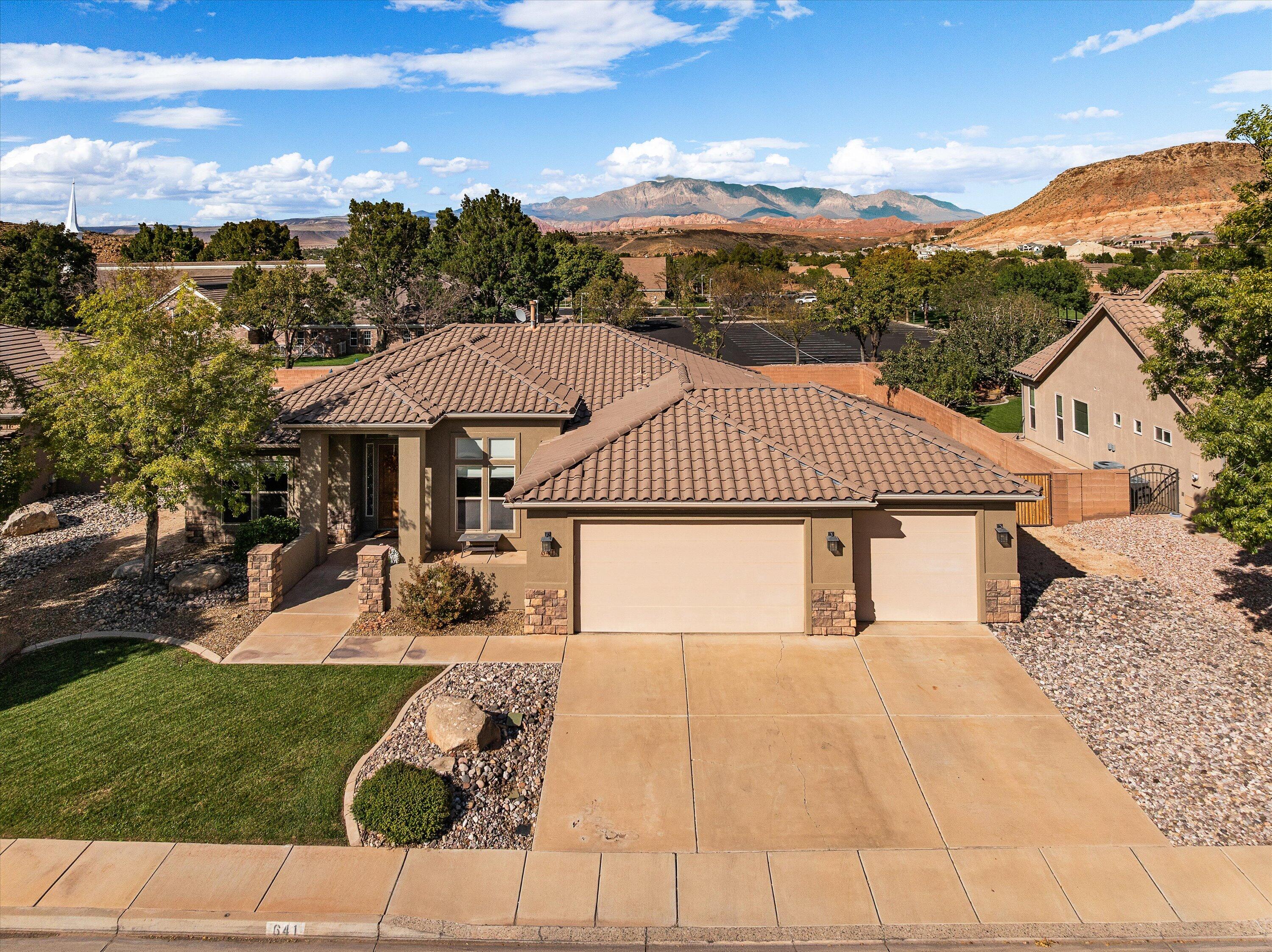 641 E Sonoran Dr — photo