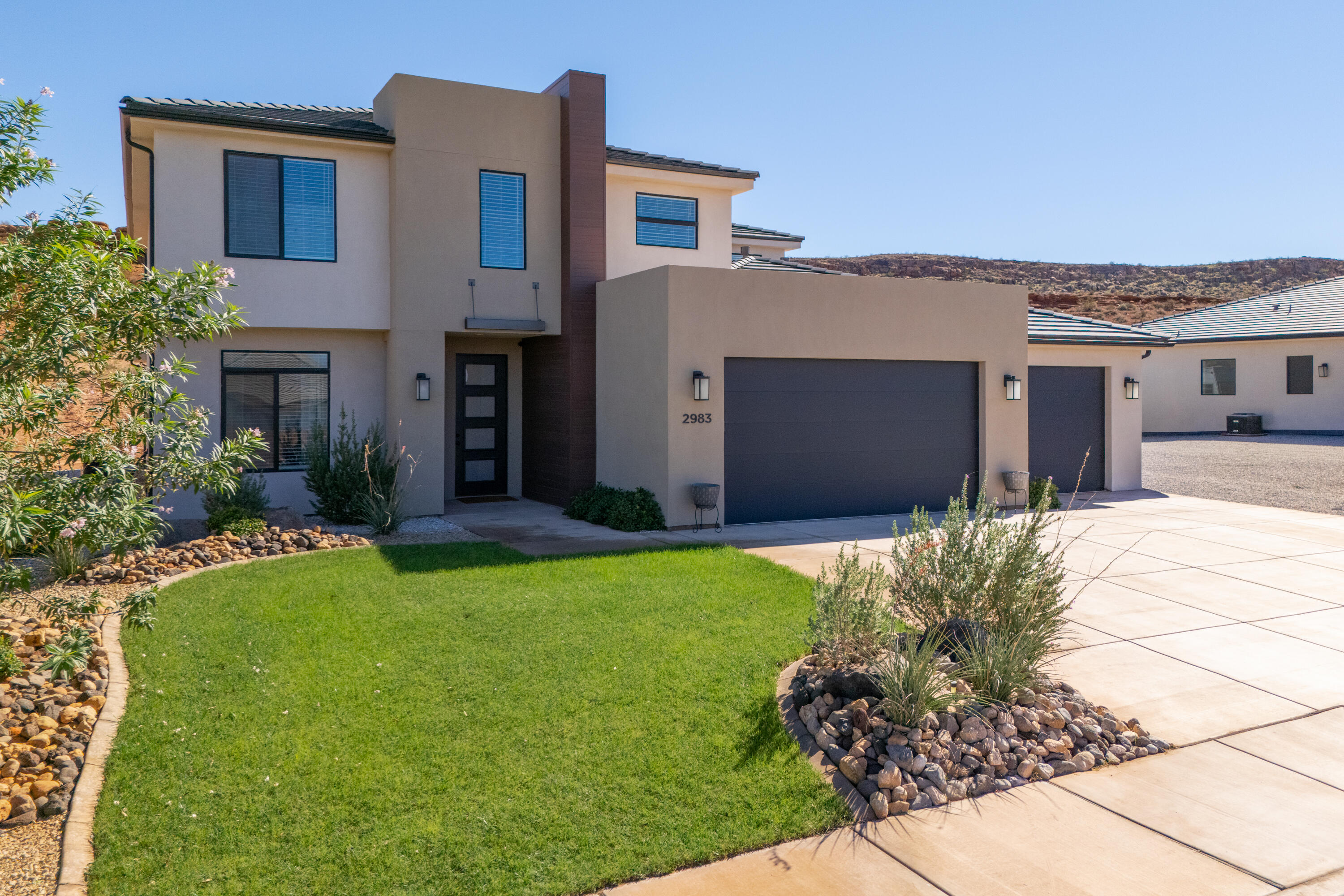 2983 S Maplecrest Dr — photo