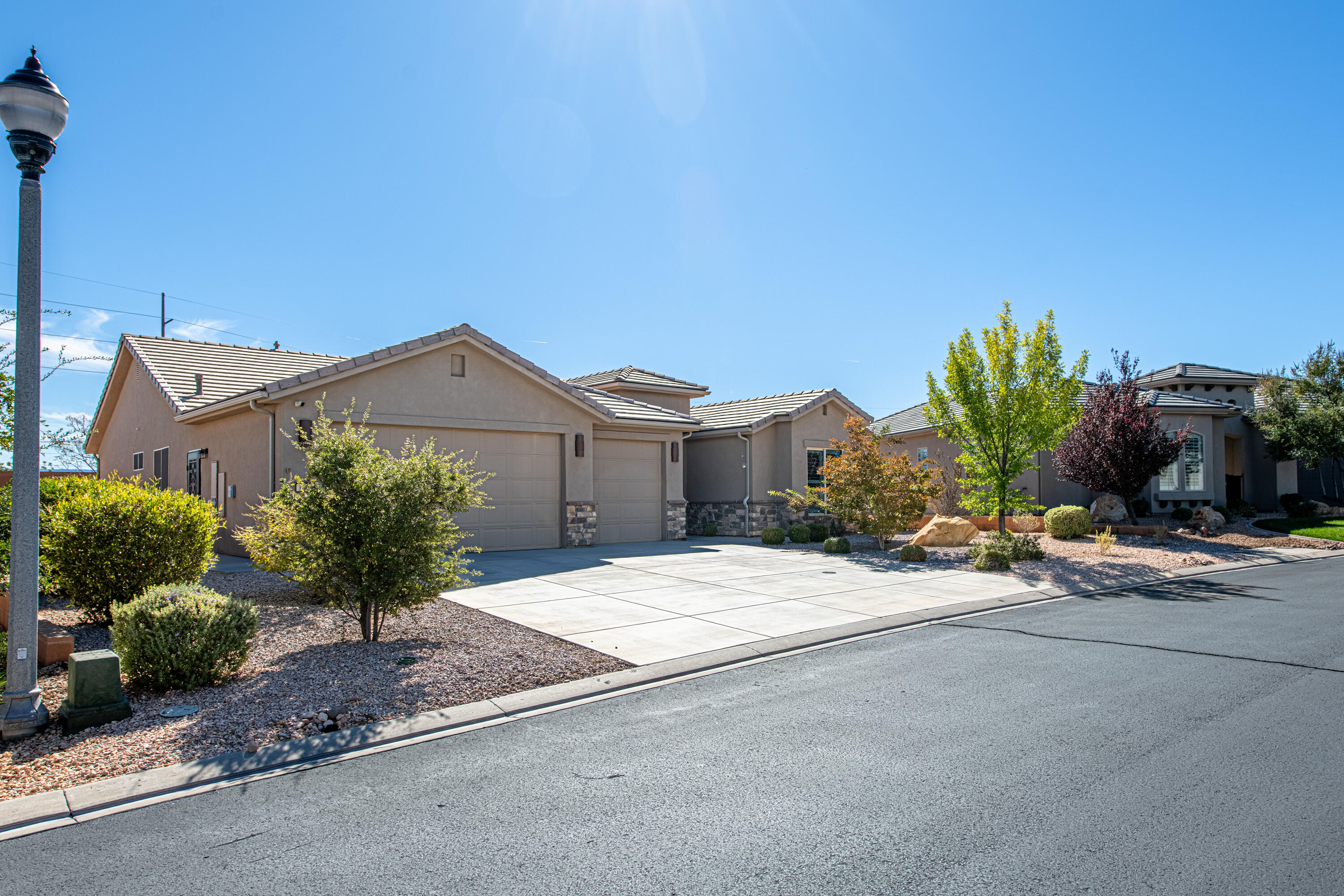 1409 W Grapevine Dr — photo