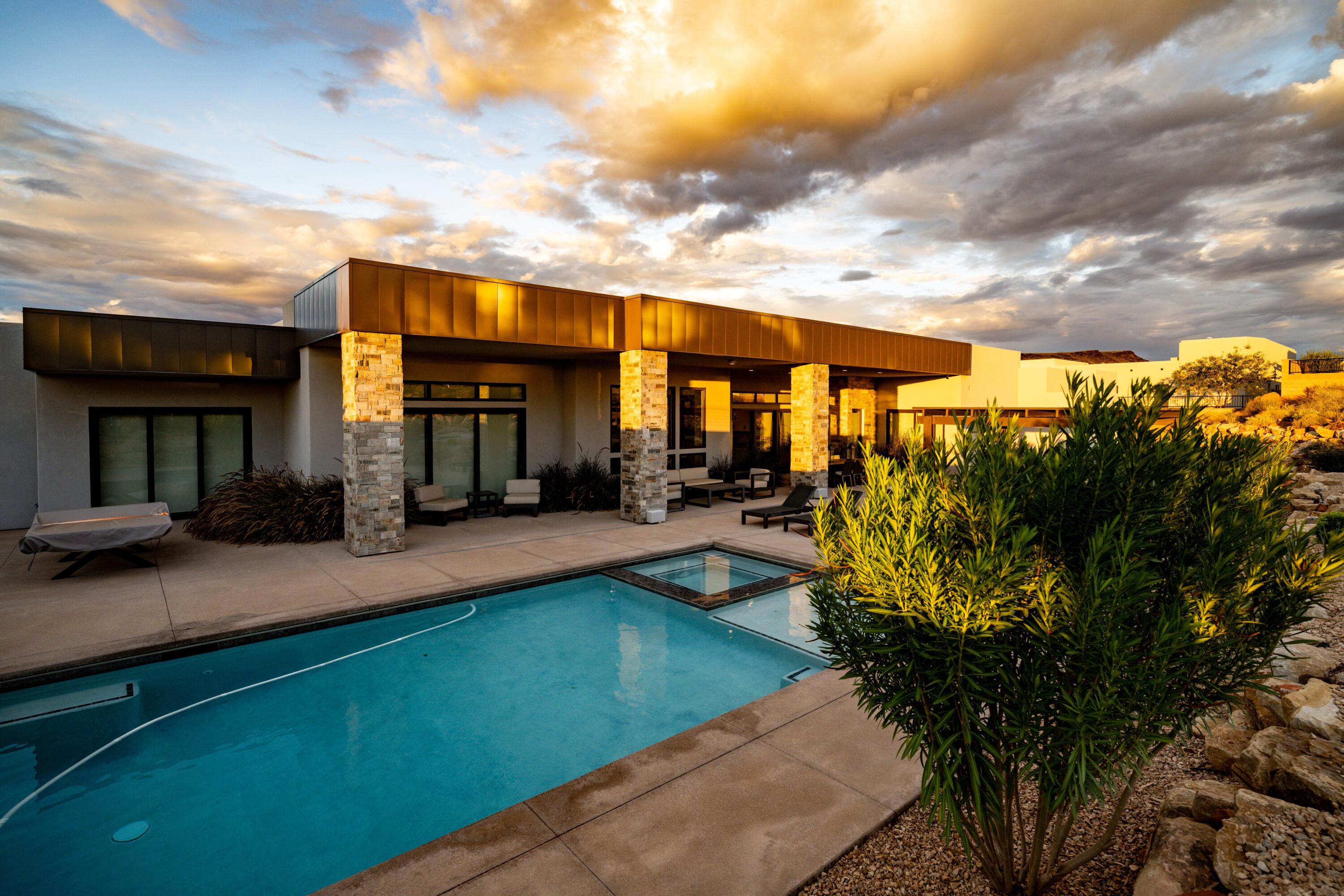 1427 W Canyon Tree Dr — photo