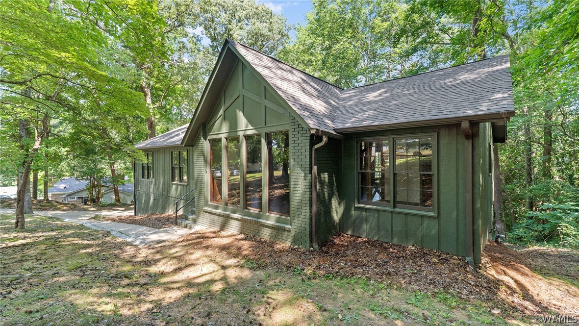 1704 Edgewater Court — photo