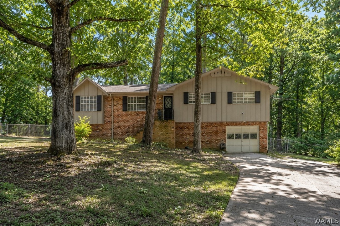 1421 Brewster Circle — photo