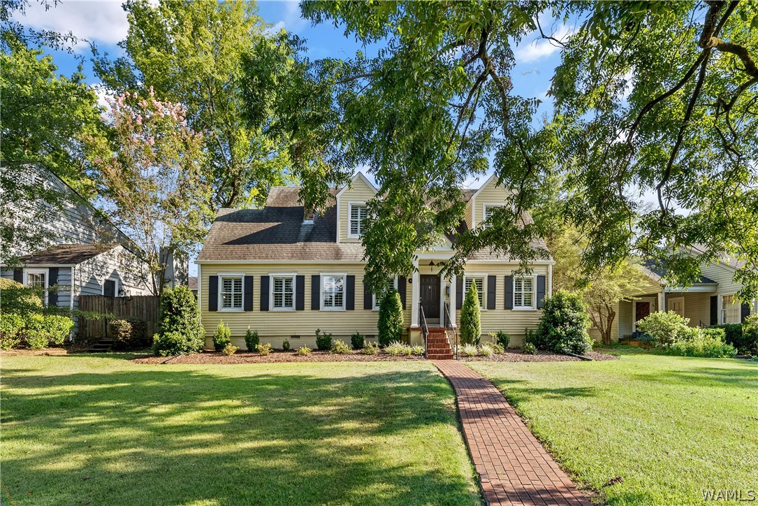 8 N Pinehurst Drive — photo