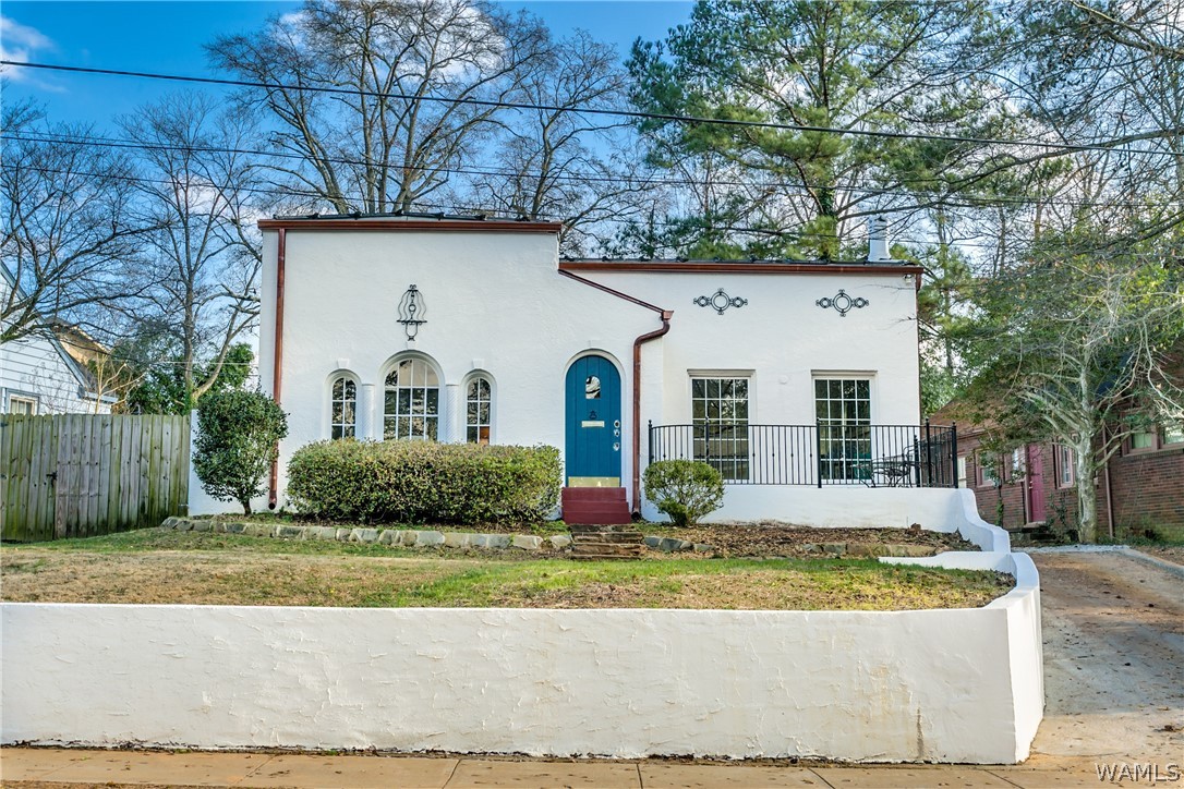 301 Caplewood Drive — photo