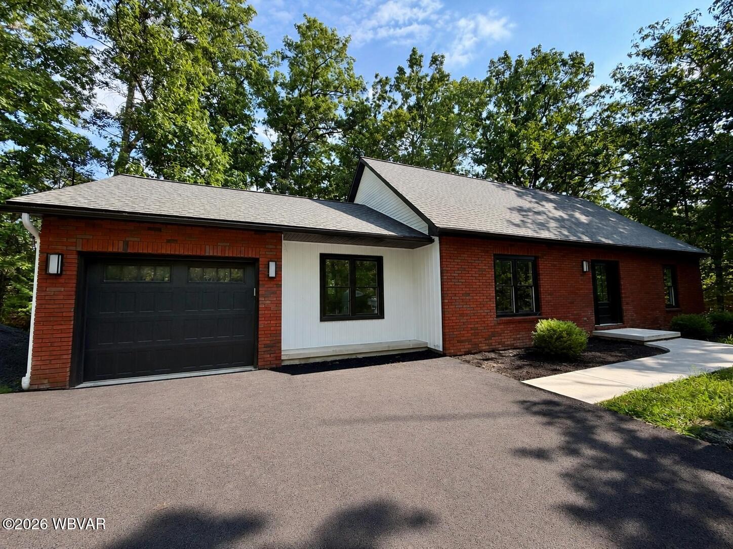27 Hemlock Drive — photo