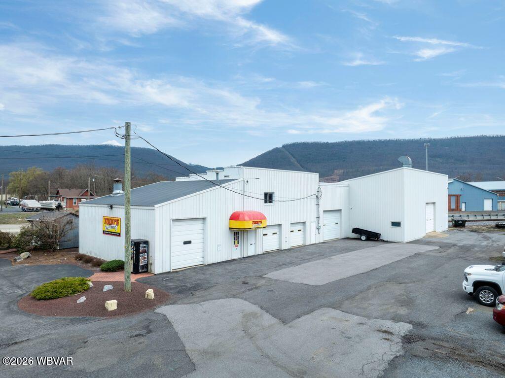 102 S Henderson Street — photo